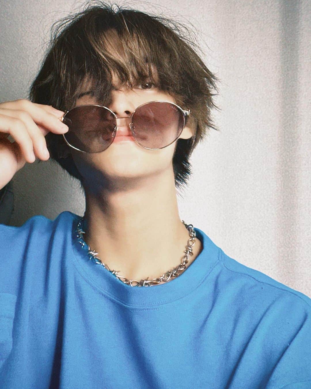 のインスタグラム：「blue🔹  みんなのコメント読もうかな。」