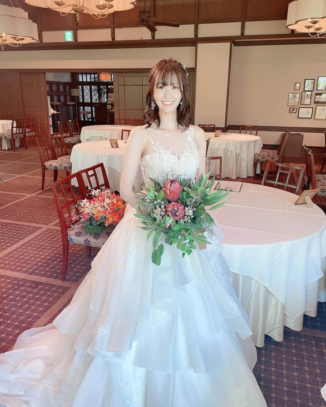 湊月莉子のインスタグラム：「今日も今日とてブライダルモデル💍✨今日もたくさんのカップルの方々にご来場頂けて嬉しかったです☺️#ブライダルモデル #ウェディングモデル #ウェディングドレス #式場探し #ドレス迷子の花嫁さんを救いたい #プレ花嫁さんと繋がりたい #美男美女とつながりたい #モデルさんと繋がりたい #wedding #可爱的 #귀여운 #渋谷結婚式場 #南青山結婚式場 #表参道結婚式場 #花嫁ヘアメイク」