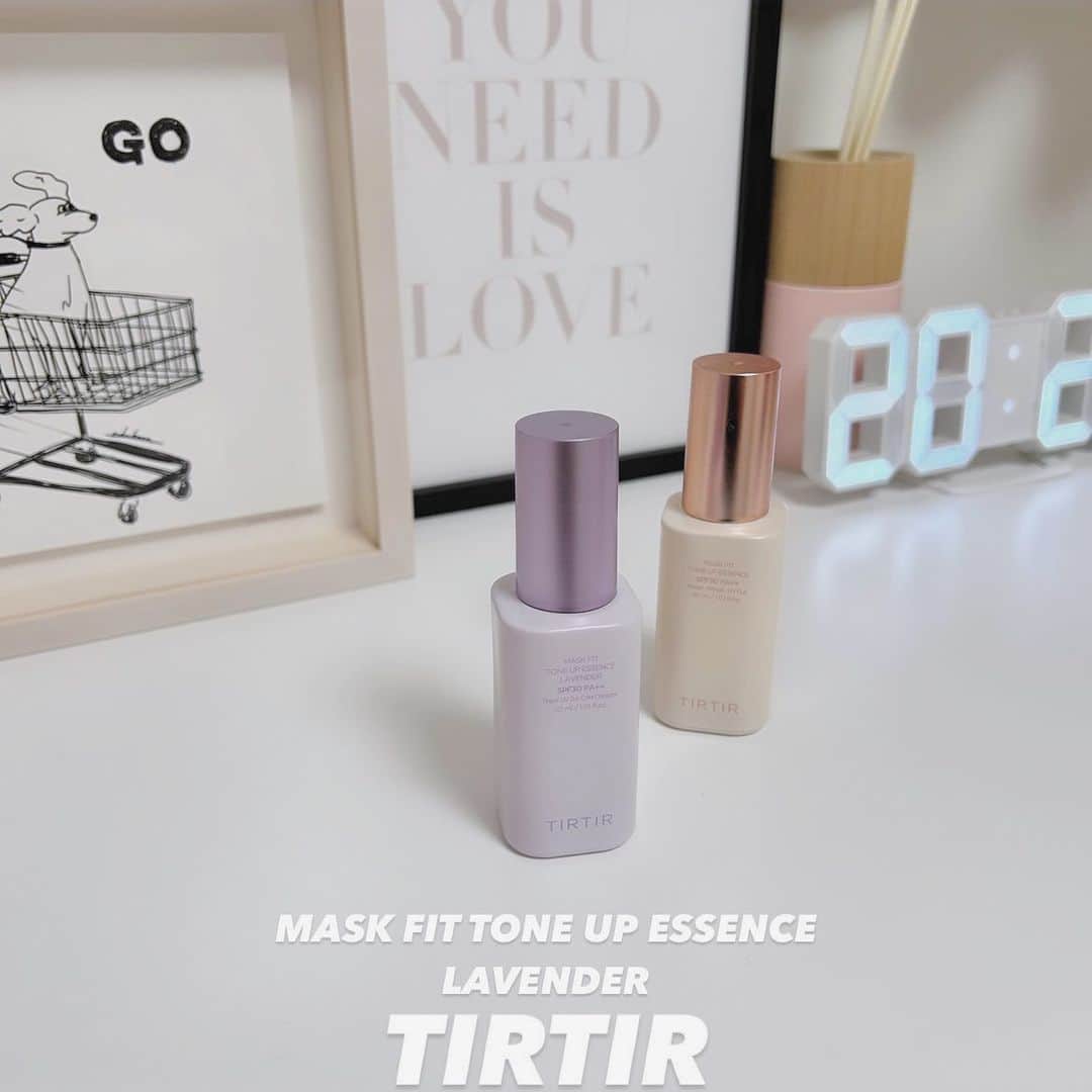 mmmaaakkkiiikkkoooのインスタグラム：「@tirtir_jp_official の MASK FIT TONE UP ESSENCE ラベンダー🪻  水分がたっぷりと入った肌になじむ エッセンステクスチャーなのでしっとりとしていて 乾燥した肌でも浮かずになじむ軽い付け心地💜  ラベンダーは肌のくすみがカバーでき、 厚塗り感もなくナチュラルにトーンアップができる✨✨  マスクにつきにくくてお気に入り🌟 メイクしない日はこれだけでも◎ . . . #pr#ベースメイク#下地#化粧下地#トーンアップ#tirtir」