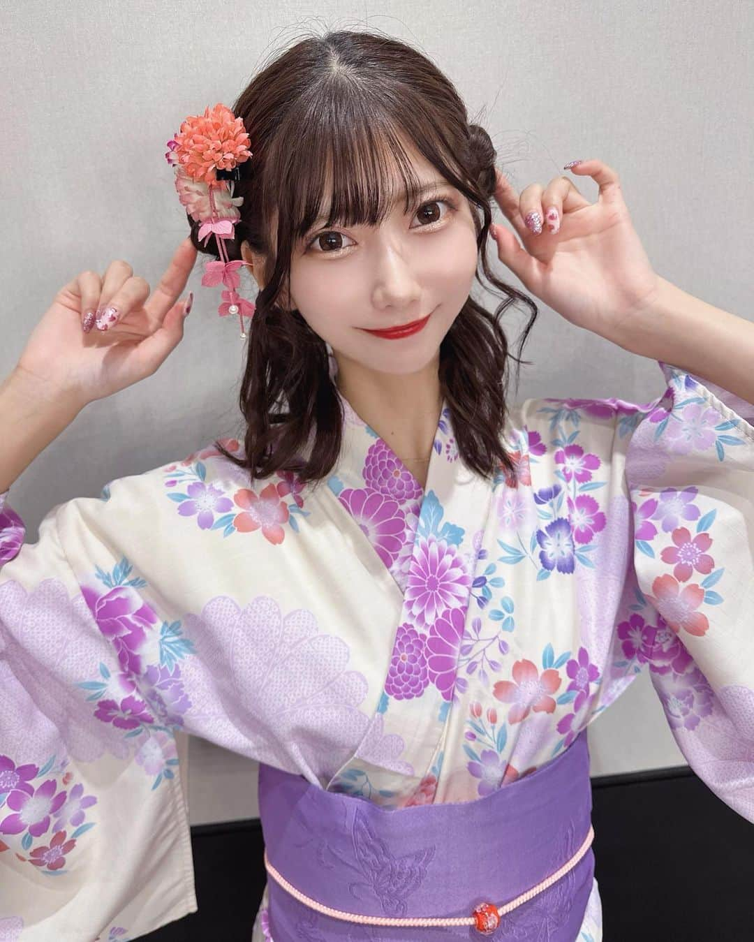 山広美保子さんのインスタグラム写真 - (山広美保子Instagram)「浴衣でお祭りいこ〜🌻 . . . . .  #浴衣　#浴衣女子 #浴衣ヘア #浴衣ヘアアレンジ #七夕　#短冊　#お祭り　#祭り　#夏祭り　#ヘアセット　#ヘアメイク #着付け　#着物　#夏服 #編み込み　#編み込みアレンジ #アップヘア　#アイドル #idola #lucu #cantik #ไอดอล  #follow #フォロワー募集中  #美脚  #巻き髪　#ロングヘア」9月13日 21時19分 - yamahiromihoko