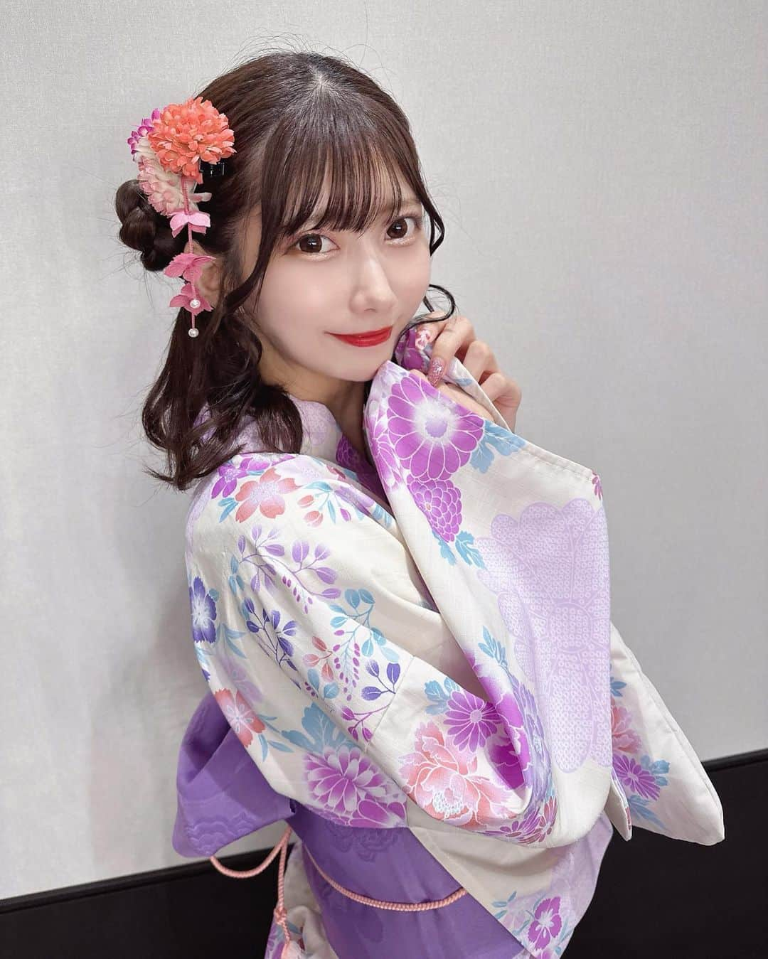 山広美保子さんのインスタグラム写真 - (山広美保子Instagram)「浴衣でお祭りいこ〜🌻 . . . . .  #浴衣　#浴衣女子 #浴衣ヘア #浴衣ヘアアレンジ #七夕　#短冊　#お祭り　#祭り　#夏祭り　#ヘアセット　#ヘアメイク #着付け　#着物　#夏服 #編み込み　#編み込みアレンジ #アップヘア　#アイドル #idola #lucu #cantik #ไอดอล  #follow #フォロワー募集中  #美脚  #巻き髪　#ロングヘア」9月13日 21時19分 - yamahiromihoko