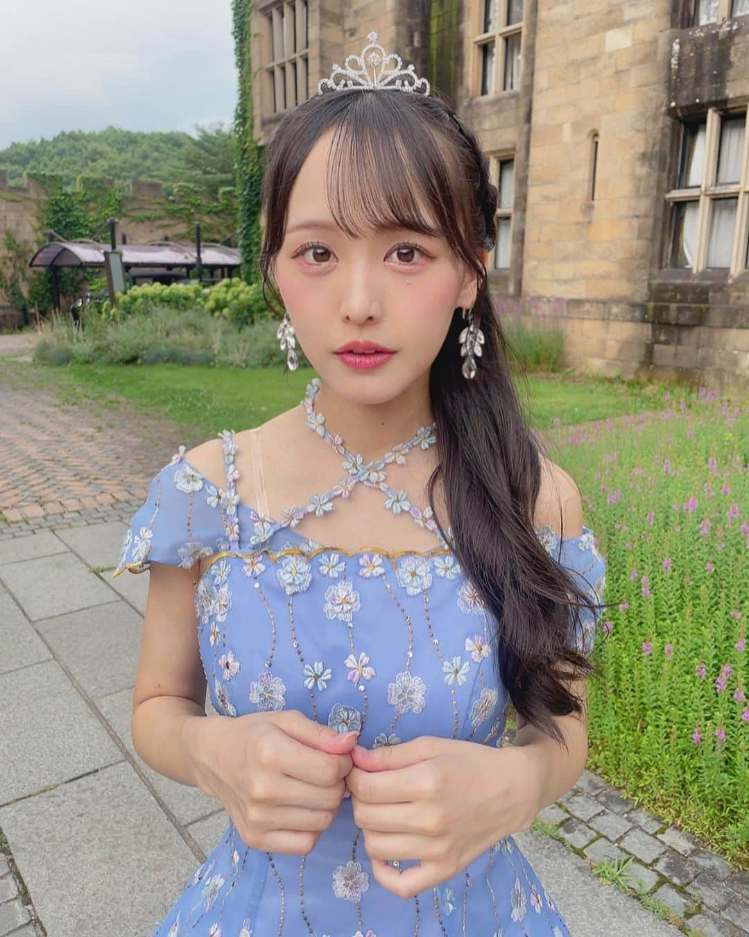 福田朱里さんのインスタグラム写真 - (福田朱里Instagram)「群馬県初上陸 🏰💍  #ロックハート城 #ドレス #プリンセス #ドレス選び #花柄 #水色ドレス #ティアラ #ヘアアレンジ #アイドル #ヘアメイク #お姫様 #骨格ウェーブ #ポートレート #ドレスアップ #群馬観光 #群馬県 #城 #stu48 #hairfashion #dress #princess #idol #japanesegirl #photograph #dressup #makeup #japaneseculture #japantrip #castle #japantravel」9月13日 21時25分 - akaringo_stu48