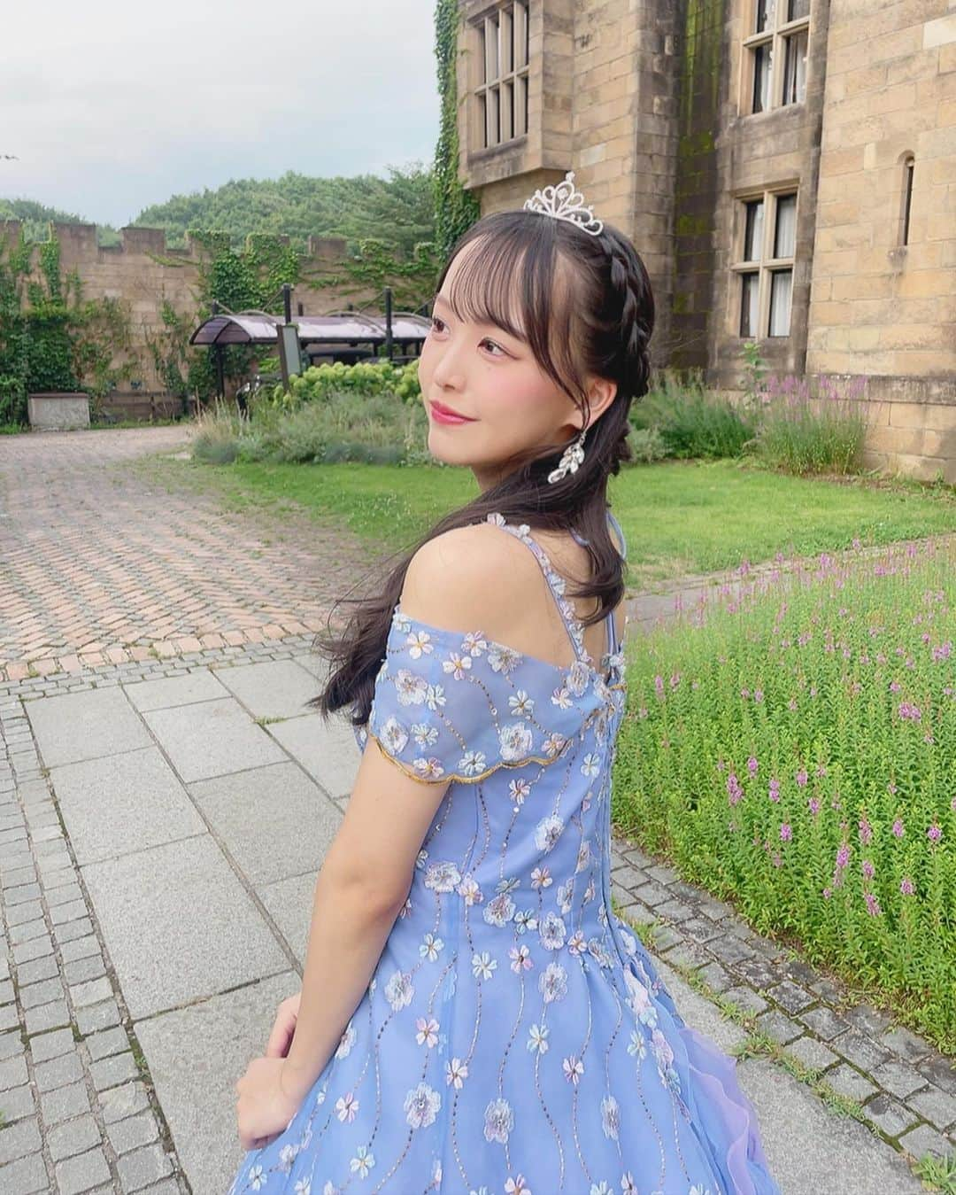 福田朱里さんのインスタグラム写真 - (福田朱里Instagram)「群馬県初上陸 🏰💍  #ロックハート城 #ドレス #プリンセス #ドレス選び #花柄 #水色ドレス #ティアラ #ヘアアレンジ #アイドル #ヘアメイク #お姫様 #骨格ウェーブ #ポートレート #ドレスアップ #群馬観光 #群馬県 #城 #stu48 #hairfashion #dress #princess #idol #japanesegirl #photograph #dressup #makeup #japaneseculture #japantrip #castle #japantravel」9月13日 21時25分 - akaringo_stu48