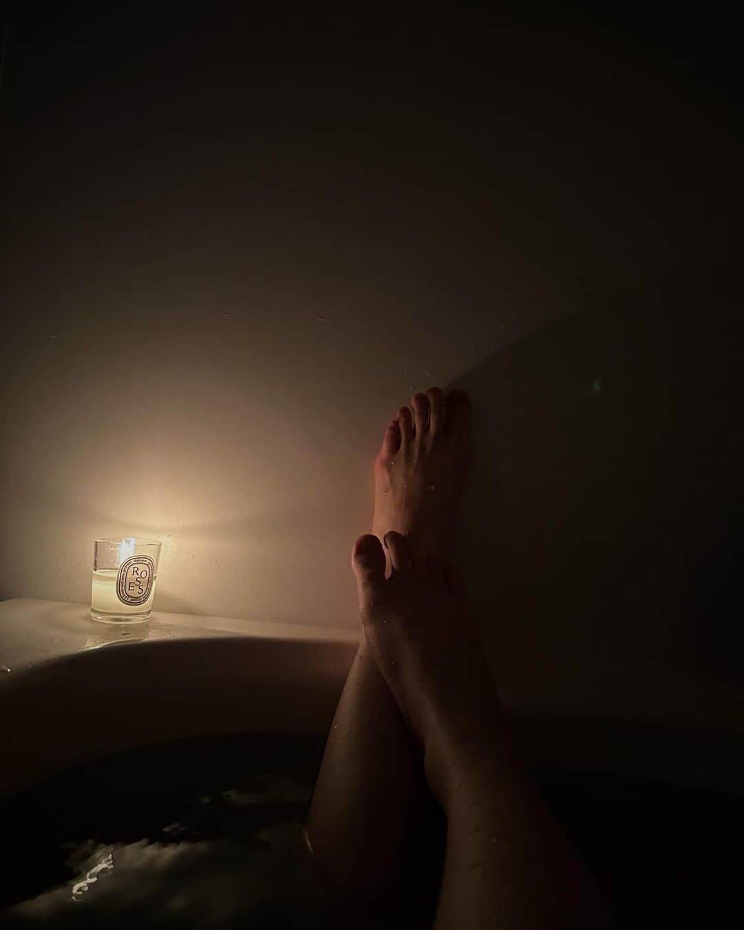 のインスタグラム：「🥵🥵🥵 #bathtime#candle」