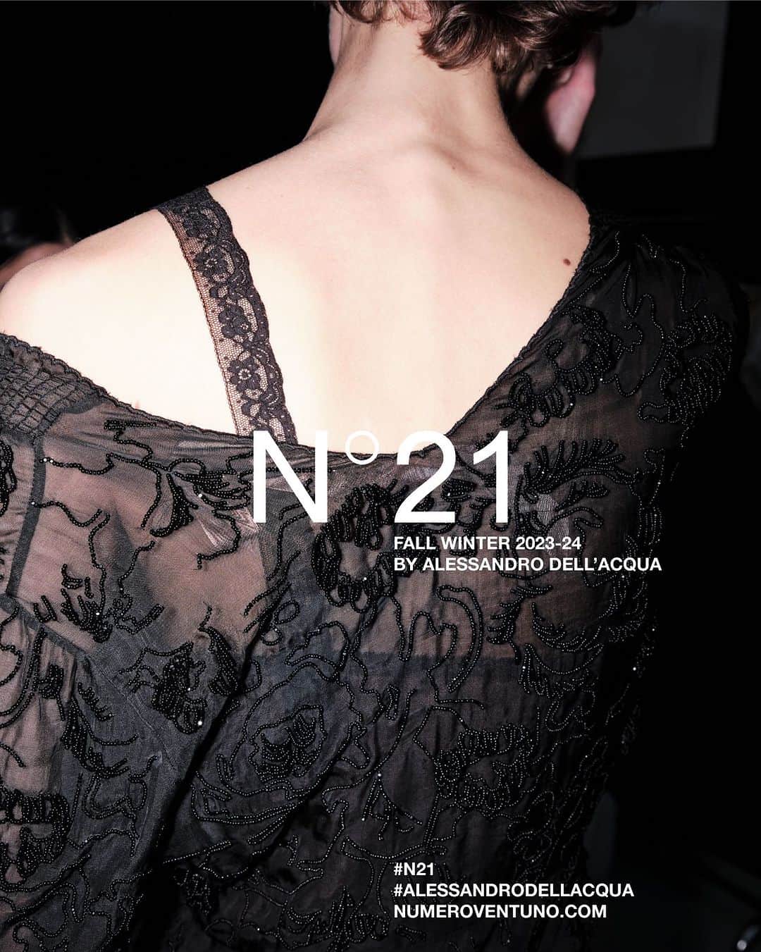 ヌメロ ヴェントゥーノのインスタグラム：「N21 FALL-WINTER 2023-24 BY ALESSANDRO DELL’ACQUA.  #N21FallWinter23 #N21 by #AlessandroDellAcqua」