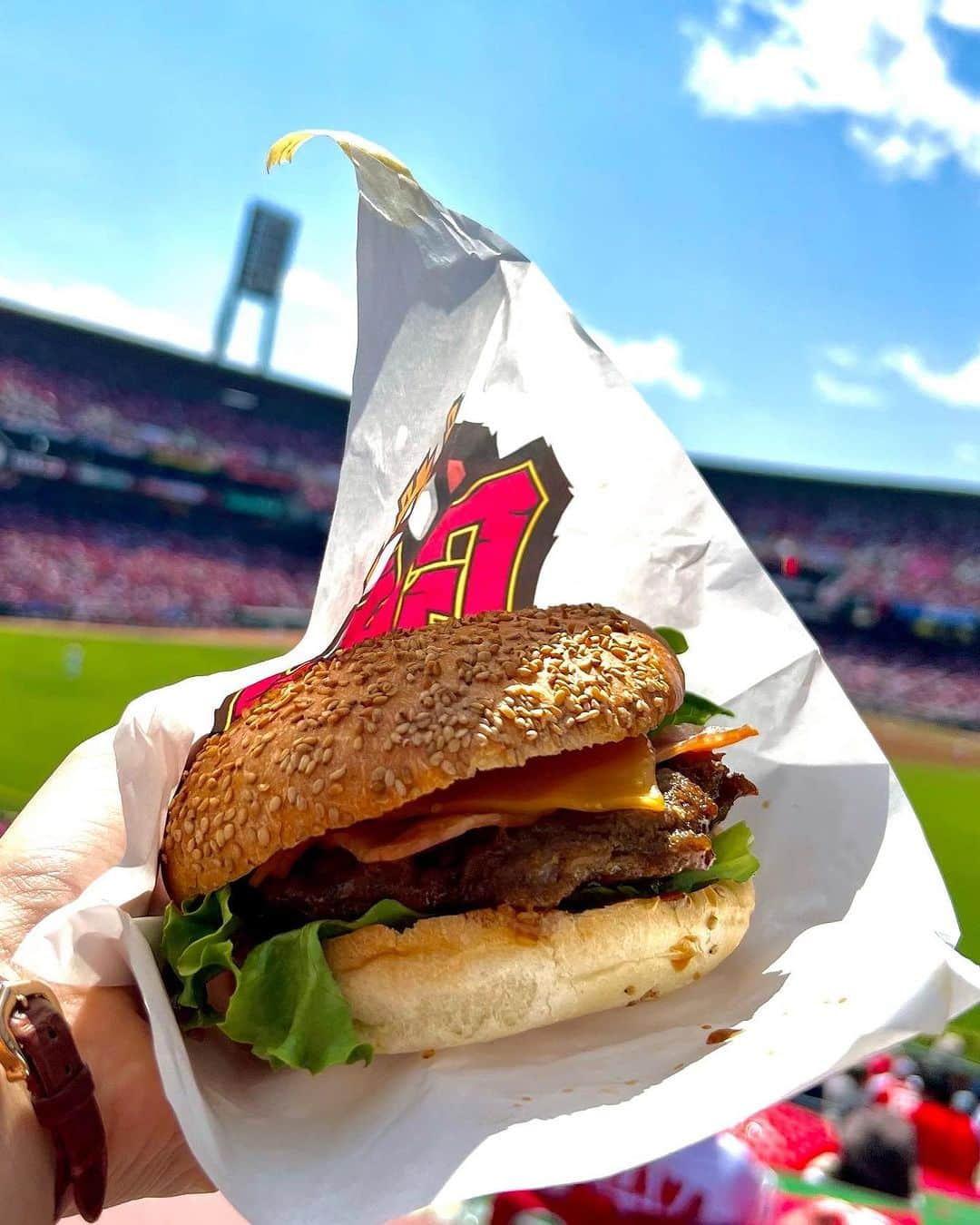 みさきさんのインスタグラム写真 - (みさきInstagram)「1年前の生中継の時の写真⚾️(実況担当だった廣瀬アナと☺️)  明日はいよいよ カープディナーショー！ 来て下さる皆さま ルンヌ(@parfumdelune.hiroshima )で お会いできるのを楽しみにしています🕊  予約はルンヌかDMから🫶🏻☺️  #トークショー #カープ」9月13日 21時32分 - misaki.official