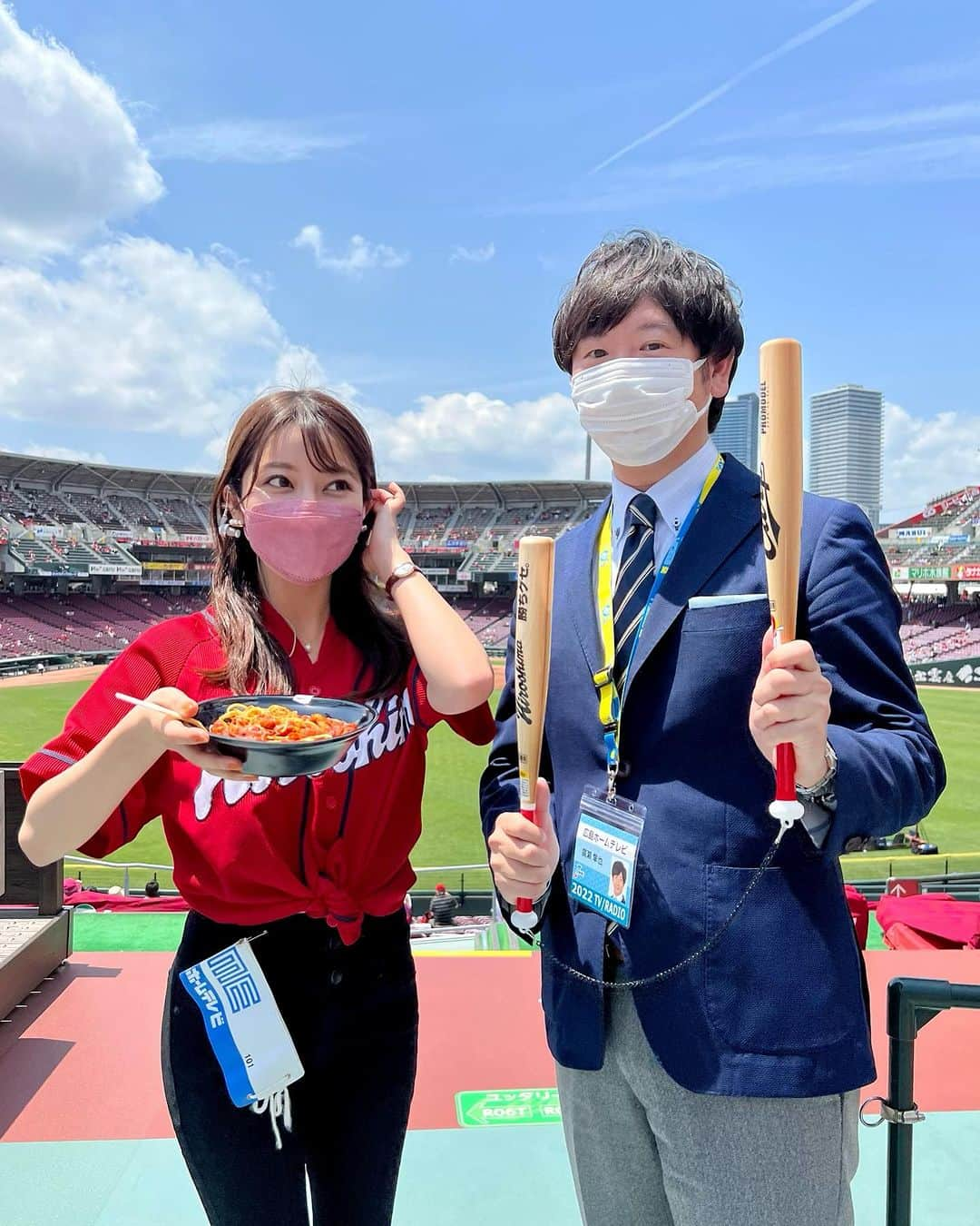 みさきさんのインスタグラム写真 - (みさきInstagram)「1年前の生中継の時の写真⚾️(実況担当だった廣瀬アナと☺️)  明日はいよいよ カープディナーショー！ 来て下さる皆さま ルンヌ(@parfumdelune.hiroshima )で お会いできるのを楽しみにしています🕊  予約はルンヌかDMから🫶🏻☺️  #トークショー #カープ」9月13日 21時32分 - misaki.official