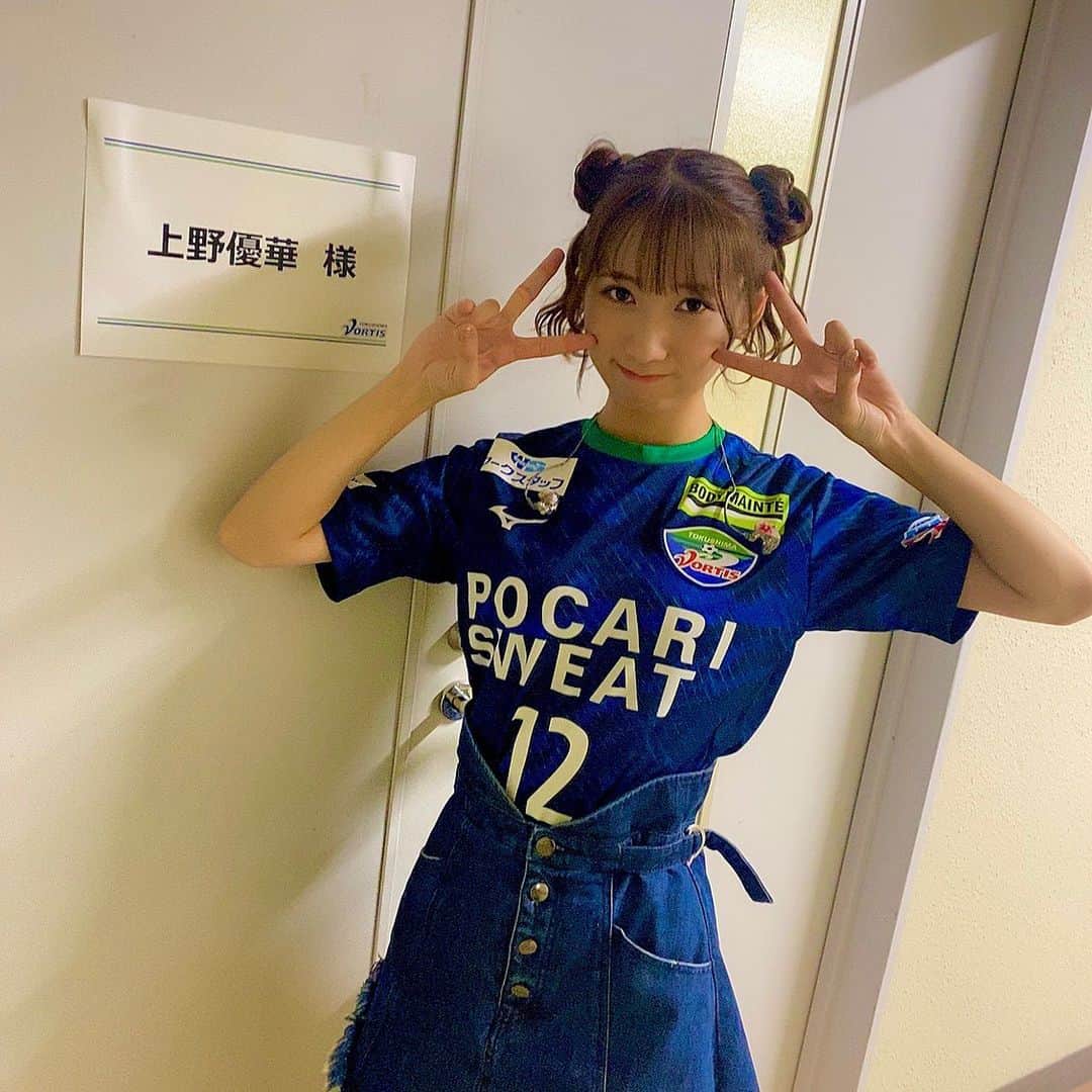 のインスタグラム：「先日の徳島ヴォルティスの試合の時は ヴォルタくんのバースデーだったので ヴォルタくん風ヘアアレンジでした。 タヌキです。 決してクマではありません🧸  #徳島ヴォルティス #マスコットキャラクター #徳島 #vortis #ヘアアレンジ #ユニフォーム」