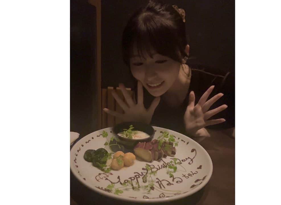菅井友香さんのインスタグラム写真 - (菅井友香Instagram)「久しぶりにねるとご飯に行けました🥢  思い出話やこれからのこと、色々お話しして、沢山笑えたひとときでした☺️  楽しかったー‼︎  それにしても写真暗い。笑💦  #ねるちゃん #happybirthday」9月13日 21時33分 - yuuka_sugai_official