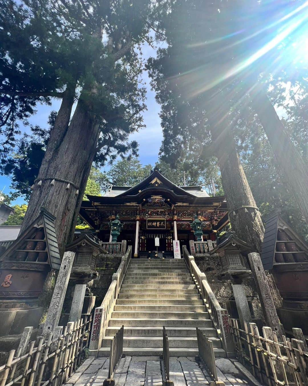 七海あやかのインスタグラム：「. 先日、スーパーパワースポットと言われている埼玉県の三峰神社にいってきました☺︎ . 実は毎年9月にいってるので今年も😌 今年は日にちが良かったのか、大安吉日だったのにびっくりするほど、人も少なく(朝早かったからかもしれませんが)とってもエナジーをもらえた気がしました🌱✨ . . 最近の私は詳しいことはお伝えできないのですが、1st DVDのリリースイベントが直前でなくなってしまい、正直皆様にお会いできなかったことをとても申し訳なくて、悲しい気持ちになってました。  でもDMでたくさんの方から励ましのお言葉と行く予定だったのにも関わらず素敵な言葉が送られてきて、前向きな気持ちになれました、、、ありがとうございます。  これまで通り応援してくださる皆様のために頑張っていきたいとおもいます。  毎日忙しすぎていっぱいいっぱいになっていますが、時には立ち止まって自分と向き合うことも大事だなあと思います◎」