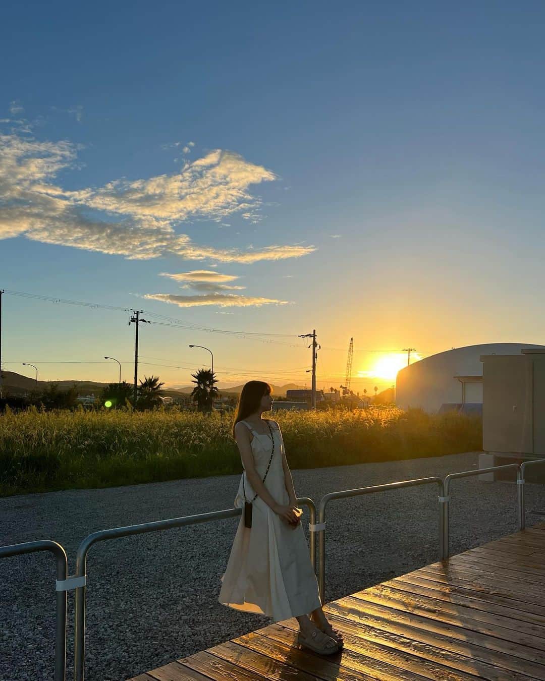木津レイナのインスタグラム：「⁡ 夏の終わりかけ。🌻🍦」