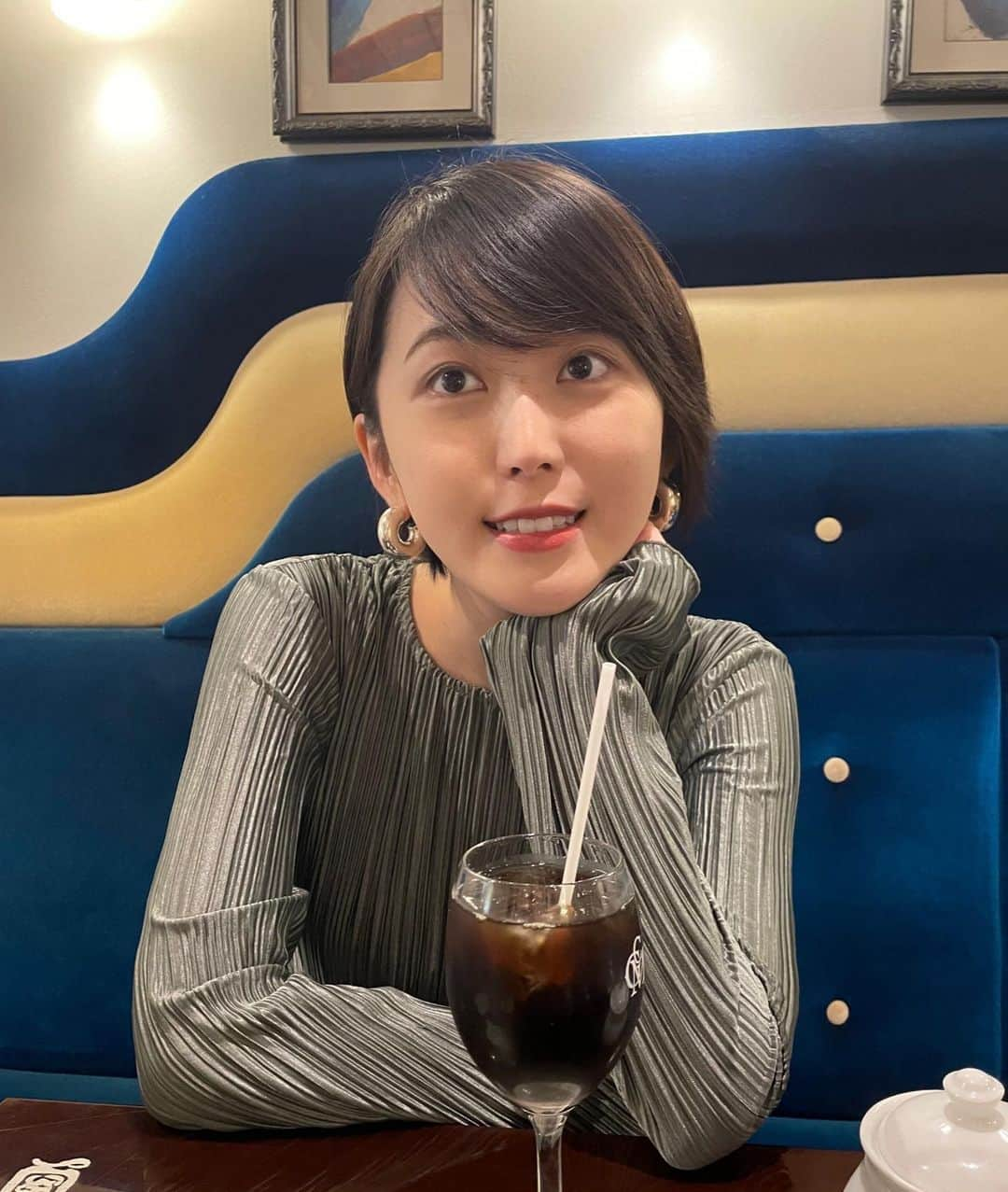 忍野さらのインスタグラム：「こんばんは☕️🌃  #遠くのモンブランを見つめながら」