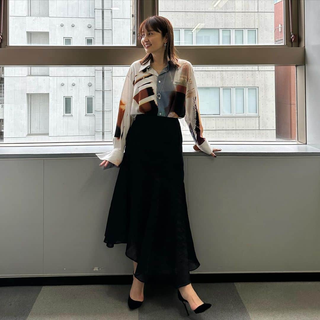 矢田亜希子さんのインスタグラム写真 - (矢田亜希子Instagram)「本日のラヴィット！も ありがとうございました‼︎ 今日も朝から大爆笑でした🤣 衣装は トップス パンツ @adore_jp ジュエリー @buccellatimilan #ブチェラッティ💎 先週の衣装８.９.10枚目は トップス @ujoh.official スカート @cyclasofficial ジュエリー @fredjewelry #ラヴィット#水曜日#tbs#学校感満載 #後ろにリリーさんと兎ちゃん」9月13日 21時44分 - akiko_yada