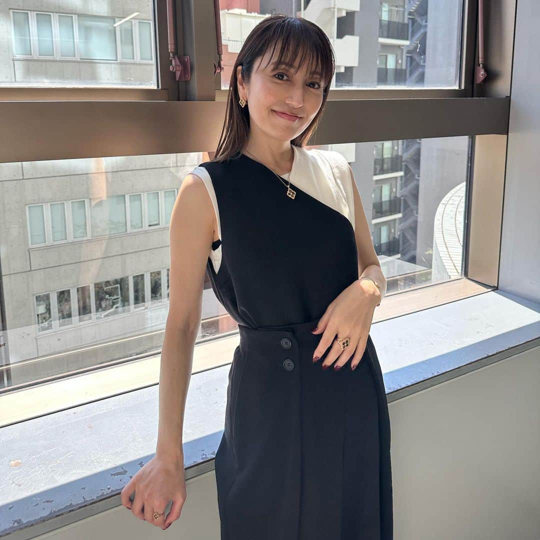 矢田亜希子さんのインスタグラム写真 - (矢田亜希子Instagram)「本日のラヴィット！も ありがとうございました‼︎ 今日も朝から大爆笑でした🤣 衣装は トップス パンツ @adore_jp ジュエリー @buccellatimilan #ブチェラッティ💎 先週の衣装８.９.10枚目は トップス @ujoh.official スカート @cyclasofficial ジュエリー @fredjewelry #ラヴィット#水曜日#tbs#学校感満載 #後ろにリリーさんと兎ちゃん」9月13日 21時44分 - akiko_yada