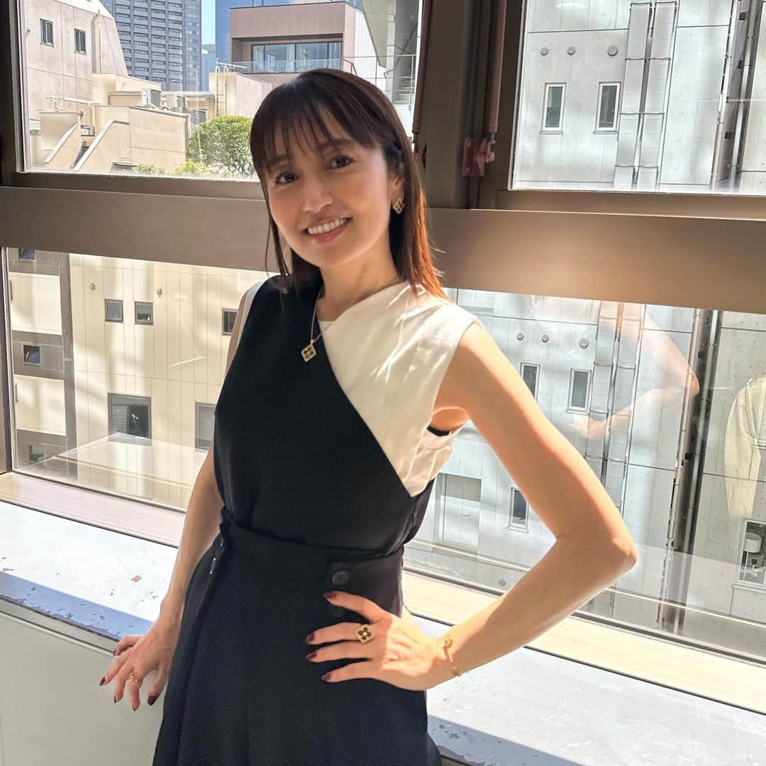 矢田亜希子さんのインスタグラム写真 - (矢田亜希子Instagram)「本日のラヴィット！も ありがとうございました‼︎ 今日も朝から大爆笑でした🤣 衣装は トップス パンツ @adore_jp ジュエリー @buccellatimilan #ブチェラッティ💎 先週の衣装８.９.10枚目は トップス @ujoh.official スカート @cyclasofficial ジュエリー @fredjewelry #ラヴィット#水曜日#tbs#学校感満載 #後ろにリリーさんと兎ちゃん」9月13日 21時44分 - akiko_yada