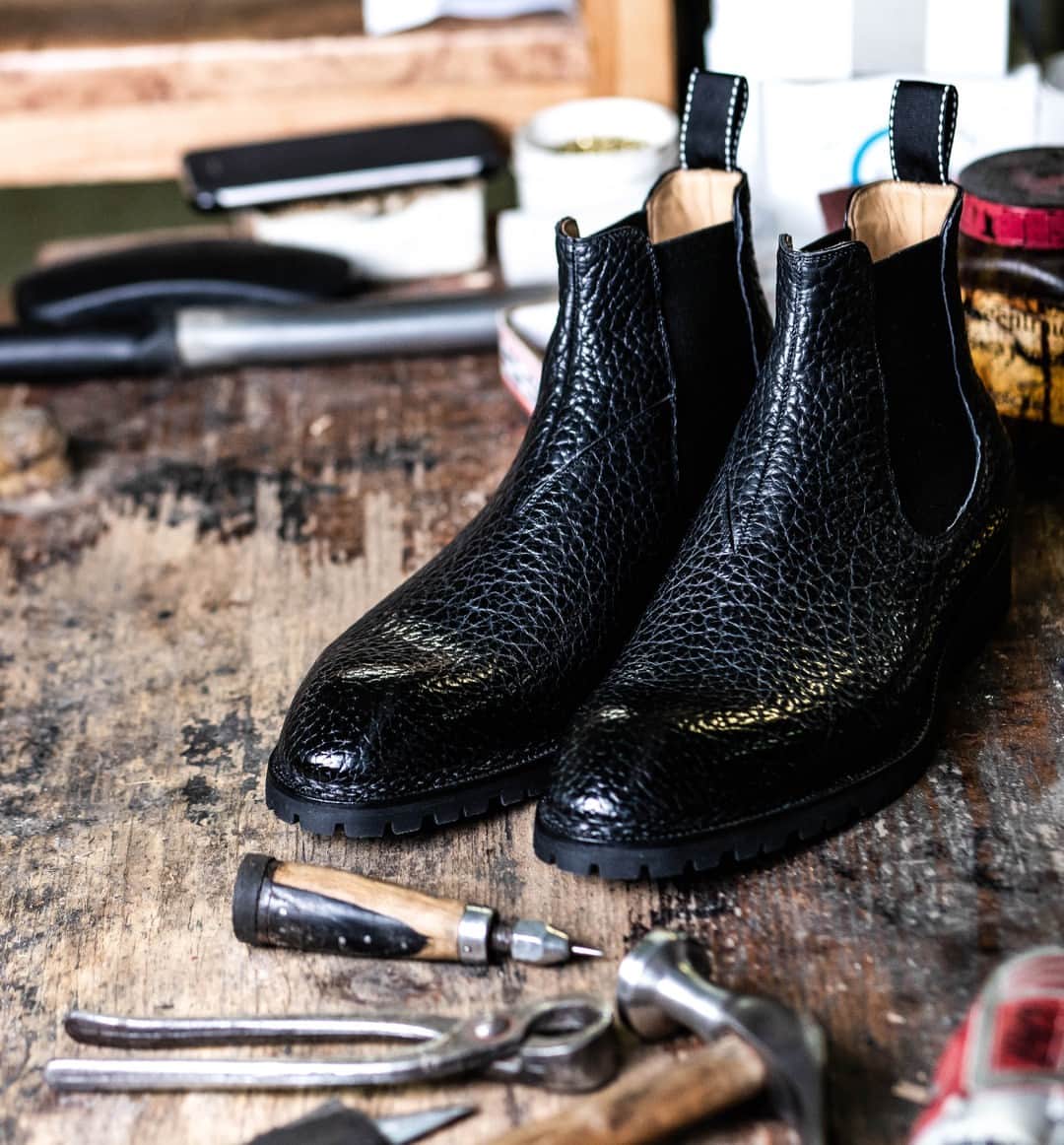 サンクリスピンのインスタグラム：「Winter is on the way. Ensure you’re ready to combat cooler climes in style…⁣ #shoes #handmadeshoes #madetoorder #mtoshoes #bespokeshoes #handwelted #shoeporn #madebyhand #shoestagram #agentlemanschoice #onlyforgentlemen」