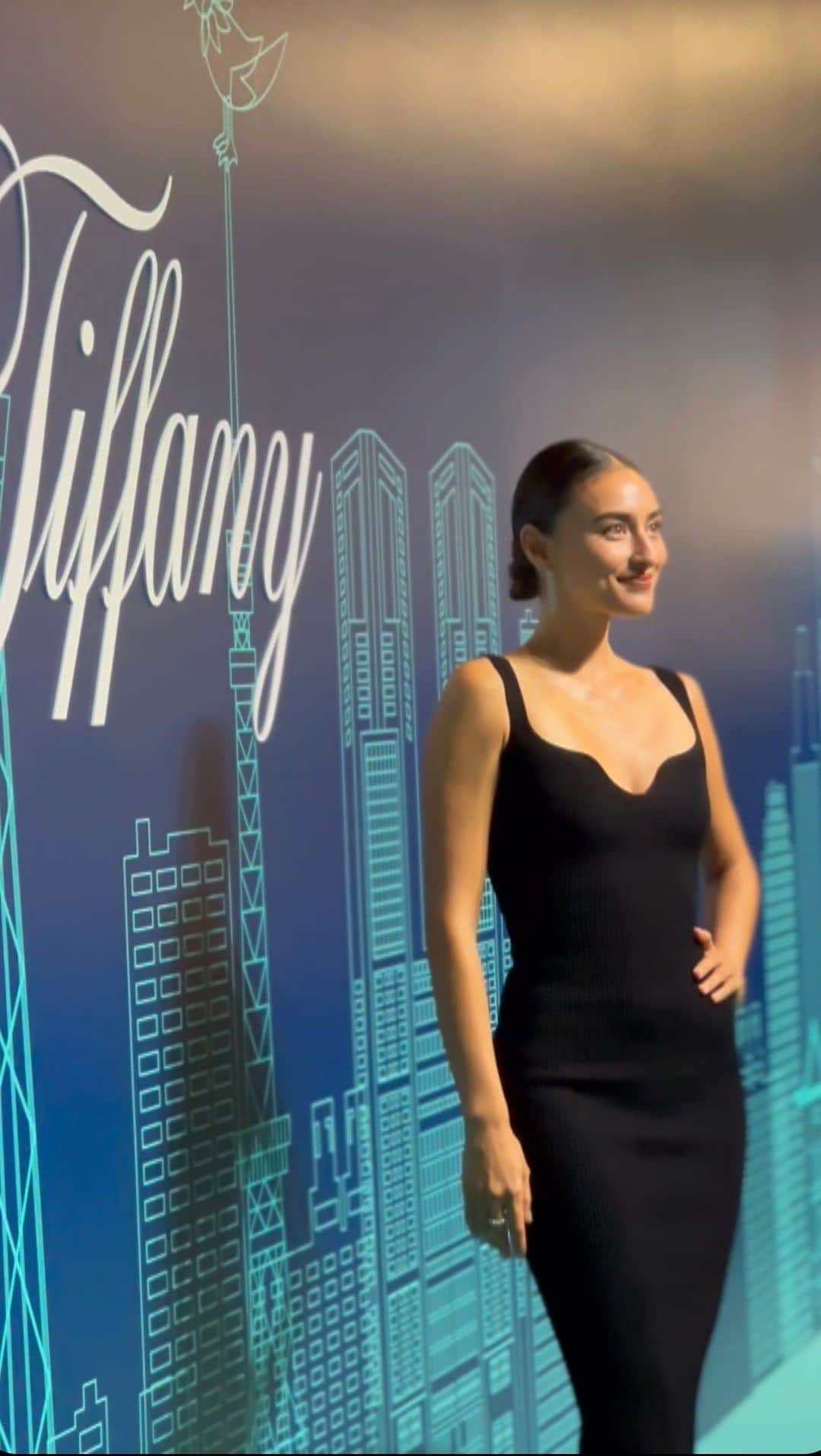 のインスタグラム：「★★★ Tiffany's Omotesando Open Event ★★★  @tiffanyandco   潤ちゃんは洗練されていてシンプルなんだけど、そこに上品さと知的さを持ち合わしているの🩵  #tiffanyomotesando  #tiffanyandco #tiffanyopen  #hair #makeup #mifunemake #mywork #mifumemovie」