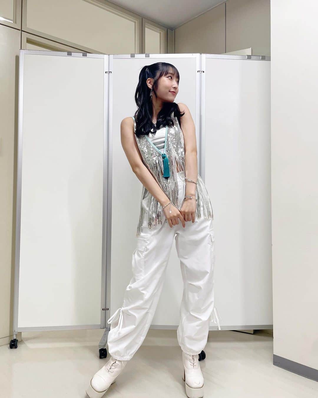 段原瑠々のインスタグラム：「🌻  Sunset Summer Fever／L!PP オープニングアクトで久しぶりにこの曲パフォーマンスしました☺️  5人で写真撮り忘れました だからまた歌いましょうね〜😊    #juicejuice #段原瑠々」