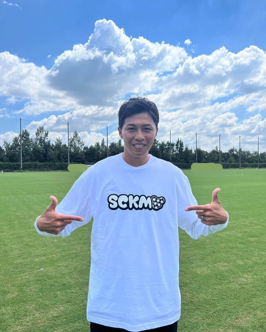 丸山祐市さんのインスタグラム写真 - (丸山祐市Instagram)「@soccer_kuma_さんのロンT‼️ 皆さんもチェックしてみてください👍 ⁡ 今回のアパレル、グッズの売り上げの一部を11/3に行う、障害児向けのさっかーくま交流サッカーイベントの協賛金となります！ ご協力お願いします！ ⁡ #さっかーくま #PR」9月13日 21時55分 - yuichi_maruyama.616