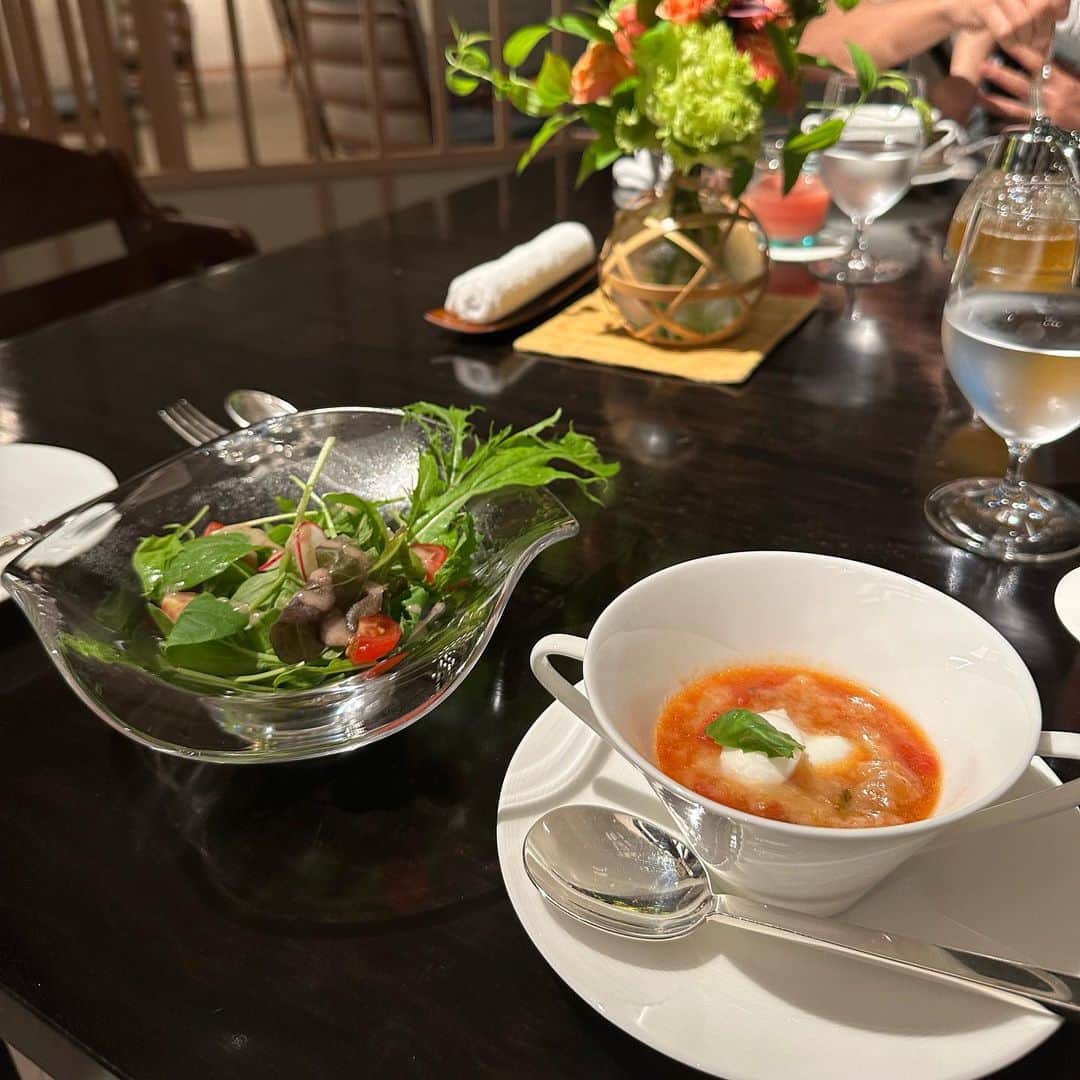 立澤香奈さんのインスタグラム写真 - (立澤香奈Instagram)「朝ごはん🥞も本当に 美味しすぎたから載せとく🫰 貴族になった気分だった…😳  特にスープと、 1枚目のカニのリゾットみたいなのが美味しすぎて、 朝からこんなに贅沢していいの？ という気持ちでした🥲  #hiramatsu#hiramatsukyoto#京都旅行#ひらまつ京都#朝ごはん#ホテル朝食」9月13日 22時04分 - kana_tatsuzawa