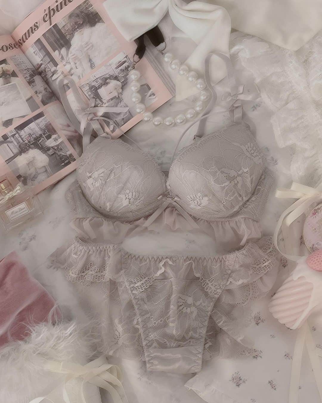 古澤里紗さんのインスタグラム写真 - (古澤里紗Instagram)「lingerie𓂃𓈒𓏸︎︎︎︎🪞🩰🕯️''  . . .  Twitterでよく見る ランジェリーサイト🕯️🤍''  フレンチガーリーな下着を見つけたので ゲットしました^ ̳ᴗ ̫ ᴗ ̳^ྀི  . . . #lingerie  #フレンチガーリー」9月13日 21時58分 - fuuuuu_ri