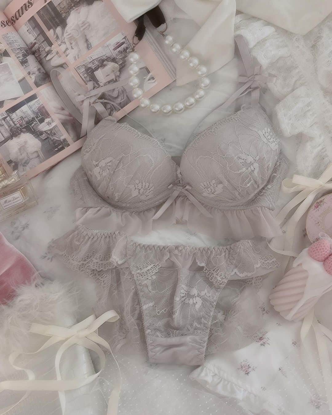 古澤里紗のインスタグラム：「lingerie𓂃𓈒𓏸︎︎︎︎🪞🩰🕯️''  . . .  Twitterでよく見る ランジェリーサイト🕯️🤍''  フレンチガーリーな下着を見つけたので ゲットしました^ ̳ᴗ ̫ ᴗ ̳^ྀི  . . . #lingerie  #フレンチガーリー」