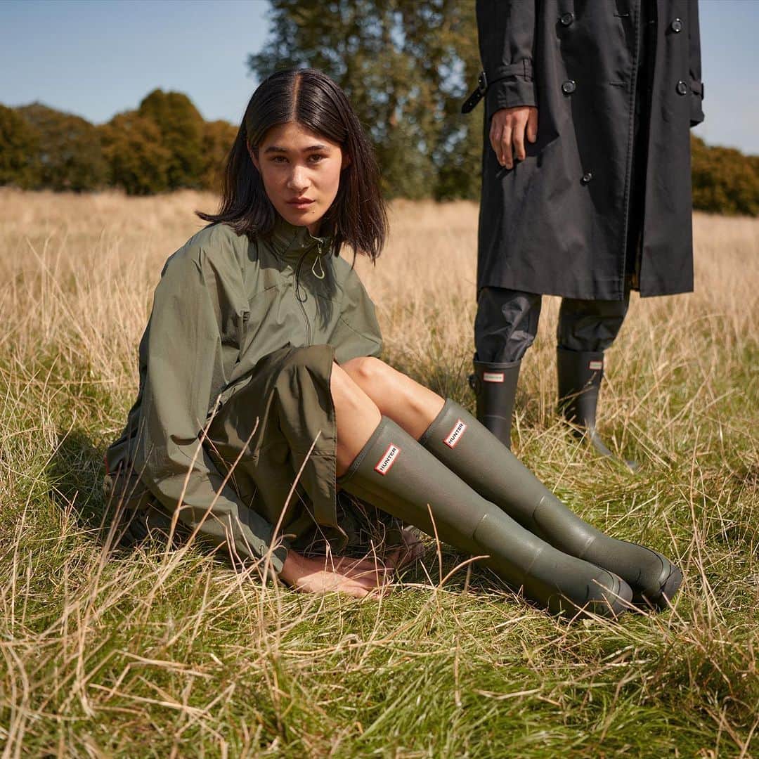ハンターブーツのインスタグラム：「The iconic Original Wellington Boot is a staple, come rain or shine.」