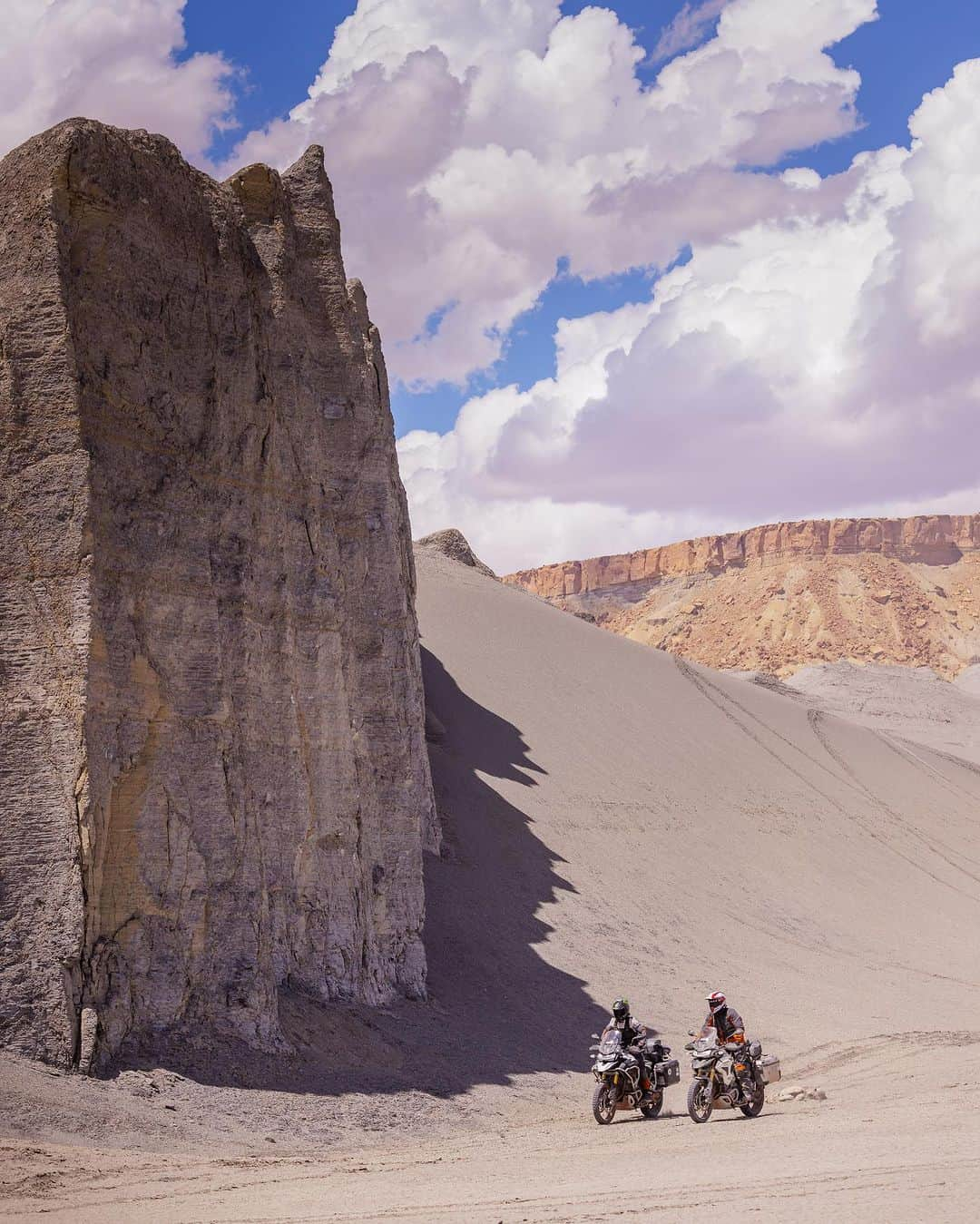 リッキー・カーマイケルさんのインスタグラム写真 - (リッキー・カーマイケルInstagram)「#rcssummeradventure Exploring the American west with @rickycarmichael and crew was a blast this summer! @jhleale @rayb1kanobi @chadwarrix @cudby @apaggio @triumphamerica @officialtriumph 📷 @cudby #colorado #utah #arizona #nevada #adv #adventure #moto #carmichael #motocross #motorcycle」9月13日 22時10分 - rickycarmichael