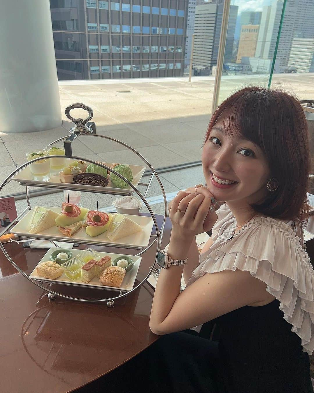 尻無浜冴美のインスタグラム：「この前、親友ちゃんが誕生日お祝いしてくれた🥰(誕生日は約1ヶ月半前だけど笑) 子なしのアフタヌーンティー ゆっくりお茶飲めて大好きなスイーツ食べられて至福のとき😍✨ 月一で行きたい！笑 思いっきりリフレッシュできた〜 子なし時間もたまには必要だよね😊  #アフタヌーンティー  #アフタヌーンティー好きな人と繋がりたい  #小田急ホテルセンチュリーサザンタワー  #新宿カフェ  #アフタヌーンティー東京  #誕生日プレート」