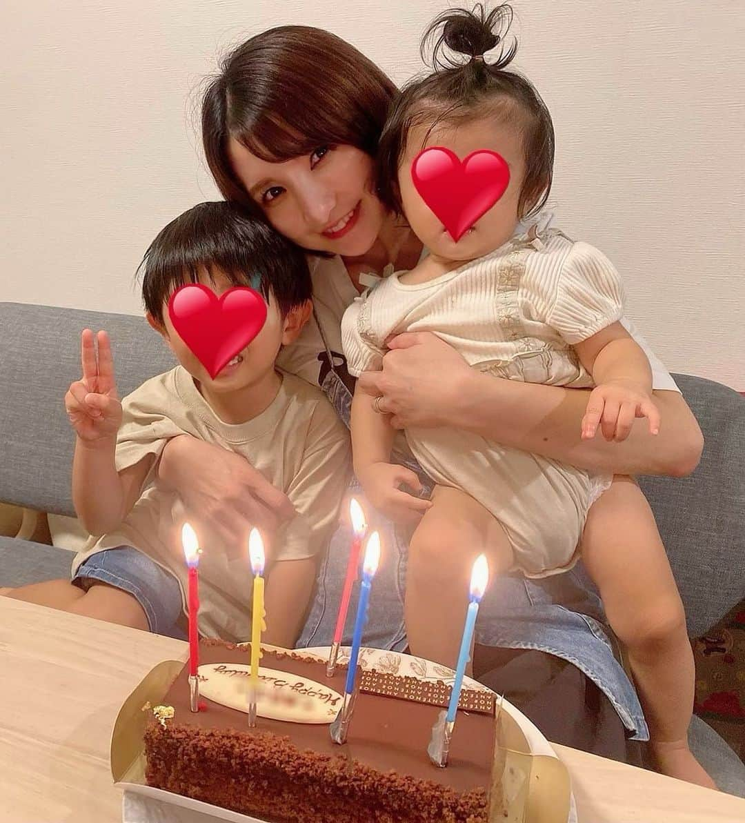 尾崎ナナのインスタグラム：「41歳になりました😁 毎年お祝いありがとう🫶💓 #誕生日 #両手に宝物 #主人に感謝 #メッセージくれたみんなありがとう」