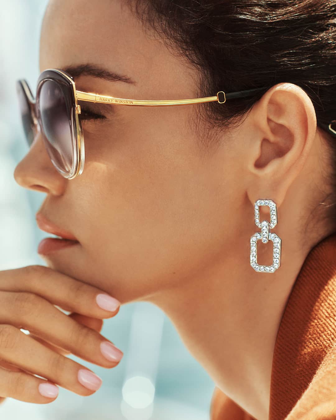 ハリー・ウィンストンのインスタグラム：「With exquisite Diamond Links jewelry from Harry Winston, it’s easy to have a sparkling summer. Add the finishing touch to your look by tapping the link in bio. #HarryWinston #HWOcean」