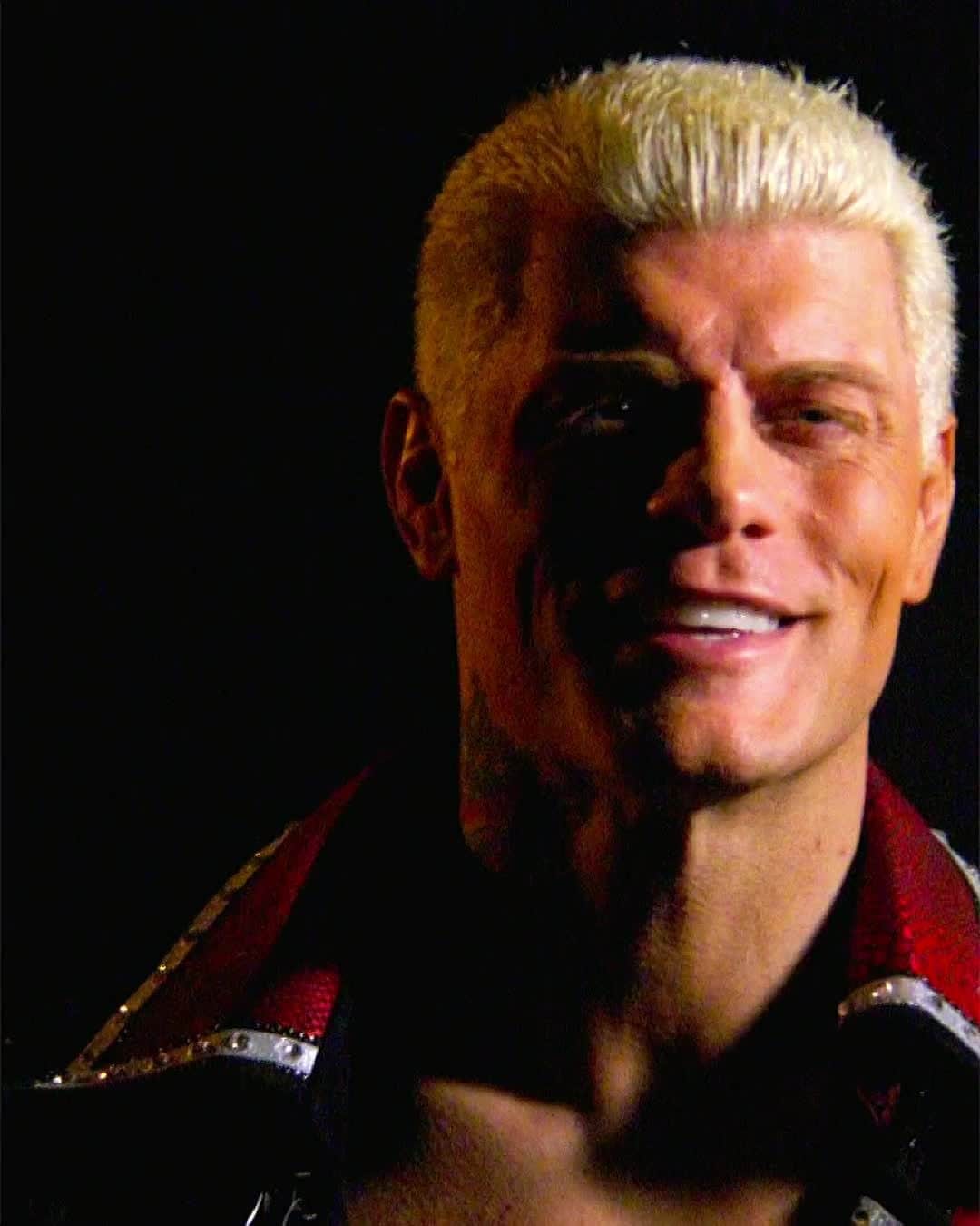 WWEのインスタグラム：「Which new intro is your favorite? 🔴 🔵」