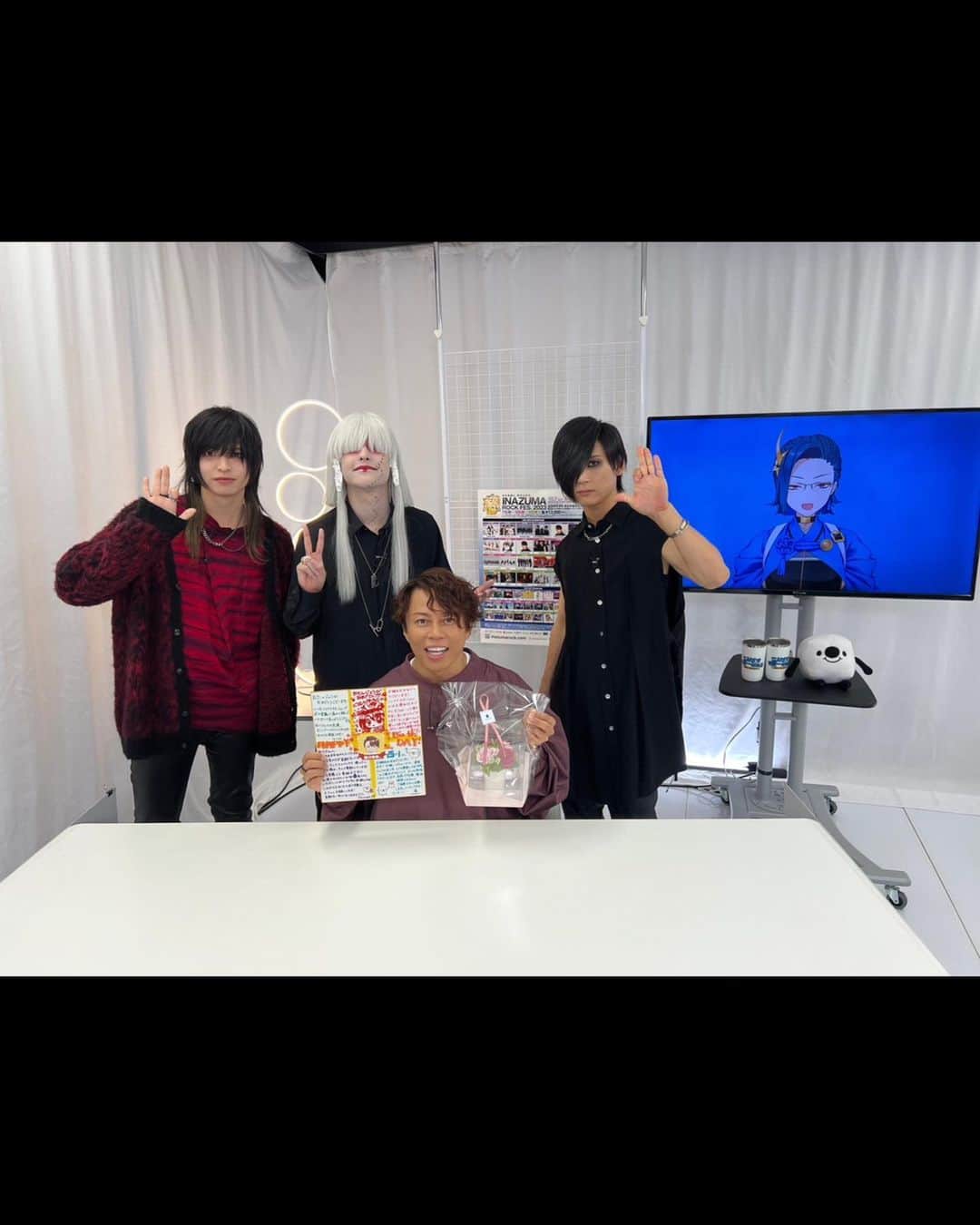 影丸のインスタグラム：「ニシナナステーション、ご視聴いただきありがとうございました。  生西川さん、人柄も体格もトークも凄かった・・・・  イナズマロックフェス頑張るぞ。  #西川貴教　さん #ニシナナステーション #17LIVE #ニシステ #イナズマロックフェス」