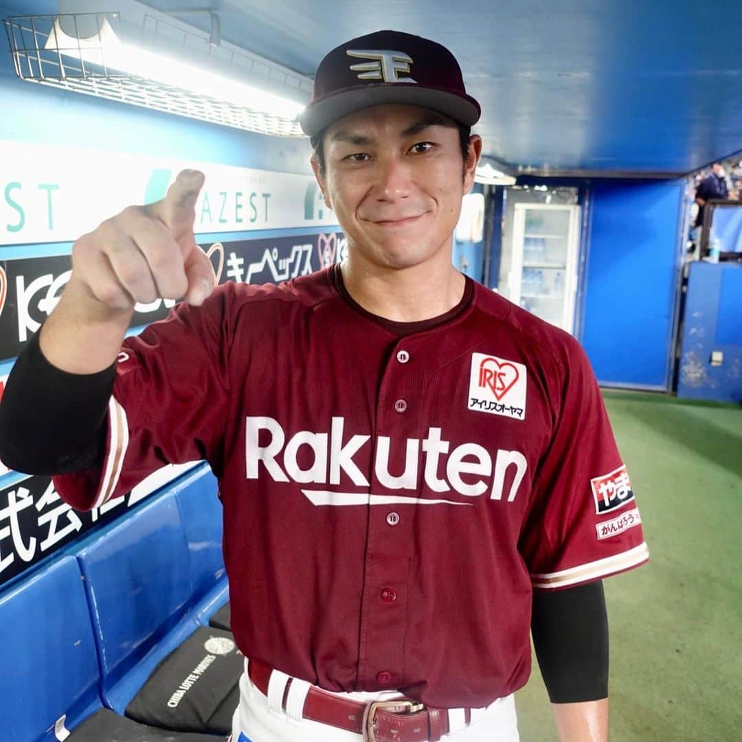 東北楽天ゴールデンイーグルスさんのインスタグラム写真 - (東北楽天ゴールデンイーグルスInstagram)「⚾️  ⚾️M 3-5 E⚾️  同点で迎えた9回にノーアウト満塁のチャンスを作ると 岡島選手の2点タイムリー2ベースで勝ち越して勝利‼️‼️‼️ 岡島選手は7回にも一時勝ち越しタイムリーを放つ大活躍🔥 辰己選手は5回に8号ソロ💪🏼さらに9回には技ありホームイン🥷🏻 そして島内選手が勝ち越しの口火となるヒットなど2安打✌🏼 投げては先発の藤井選手が4回途中5安打1失点⚾️ 内選手が1回1/3を無失点👍🏼宋選手は三者凡退💯 そして安樂選手は2アウト満塁のピンチで登板し三振を奪った‼️ 渡辺翔太選手が7勝目⚾️松井裕樹選手は34セーブ目👏🏼  #鷲が掴む #rakuteneagles #岡島豪郎 #安樂智大  #辰己涼介  #内星龍」9月13日 22時40分 - rakuten_eagles