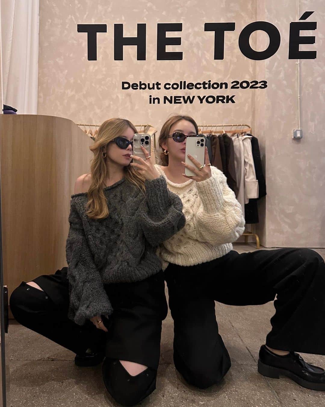 のインスタグラム：「NY pop-up memories 📰.   @the_toe_official in New York Fashion week  初のニューヨークでの展示会、無事大成功で終えました。  Thank you for everyone who attended our New York venue !!! 🚕🇺🇸  これまで2人で頑張ってきて本当によかった…と思える、 心から記憶に残る大切な1日になりました。  THE TOÉ New York teamも最高のチームプレーで、 本当にいいチームに恵まれて幸せです。  We’ll wait you in Tokyo for this weekend . ✨ 今週末はTokyoにて皆様をお待ちしております。🗼♡」