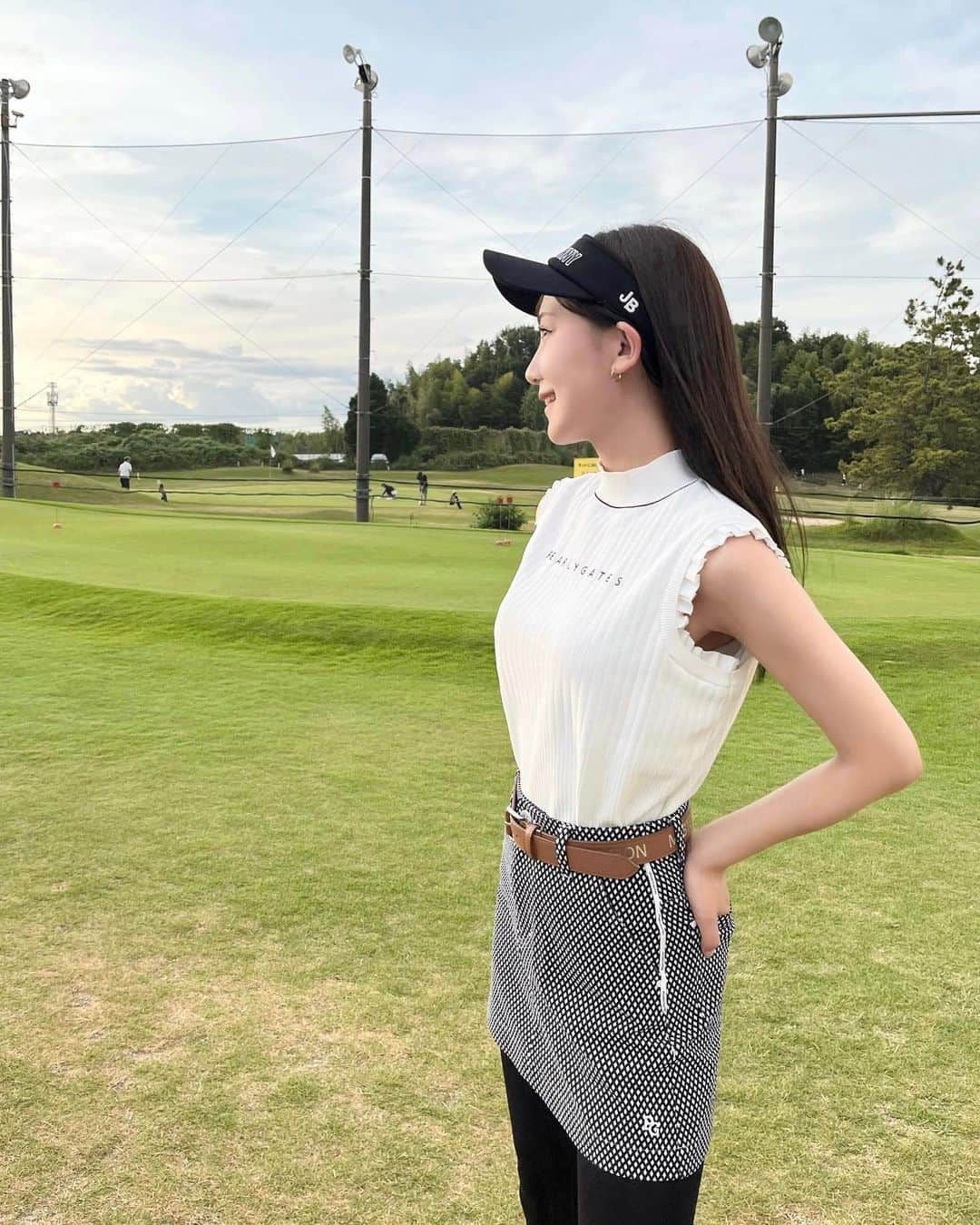 小嶋真子のインスタグラム：「⁡ いつかのショート⛳️ 空が綺麗で見るたび癒された..🌅✨ ⁡ 今年の夏は沢山日焼けしてしまったけど 楽しい思い出も沢山できました😤👌🏻💕」