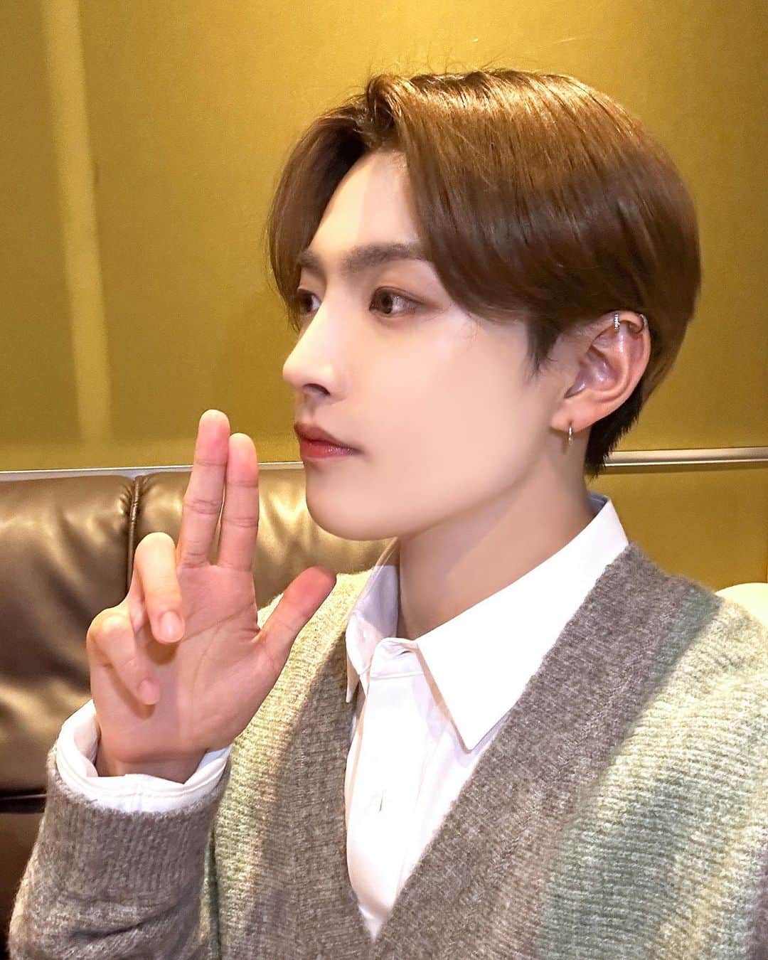 ATEEZさんのインスタグラム写真 - (ATEEZInstagram)「[📷] '아이돌라디오' 홍중,윤호 DJ Behind Photo  ⠀ 돌랑티니의 사랑은 우리가 가져간다!😎💘 돌랑티니의 애정을 듬뿍 받으며 힘을 얻는 댕쭝디! 오늘 밤도 좋은 꿈 꿔요 🌙 ⠀ #아이돌라디오 #ATEEZ #에이티즈」9月13日 22時57分 - ateez_official_