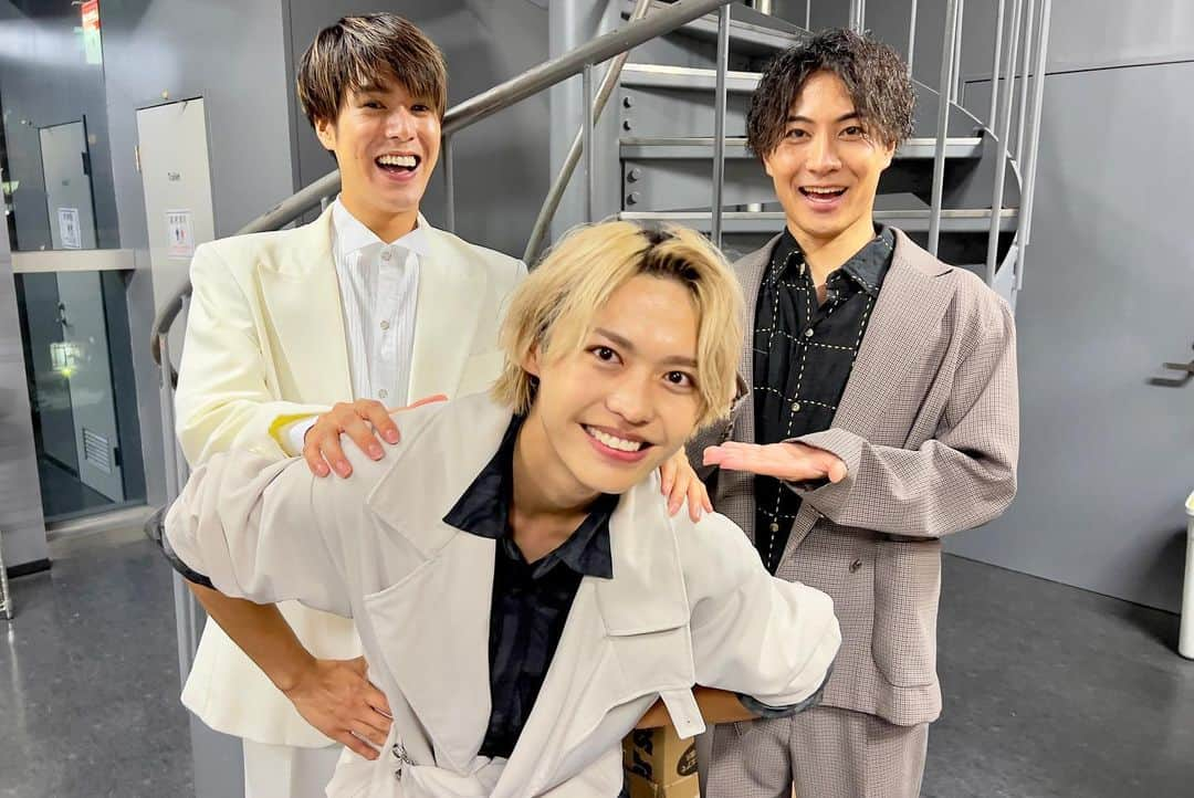 BOYS AND MENのインスタグラム：「本日‼️ #BMTHEATER にて！！  #平松賢人×#米谷恭輔 ツーマンライブvol.3 ゲスト #古川流唯  今回は3人でライブ💛💜❤️ ありがとうございました！！  けんちゃんカメラで撮影したるいるいも👀✨  カルフルダイヤモンドソング、 「恋ハレルヤ」も3人で歌って踊りました💖💎  次の開催をお楽しみに🫨🔥  #BOYSANDMEN  #ボイメン #BMK #カラフルダイヤモンド」