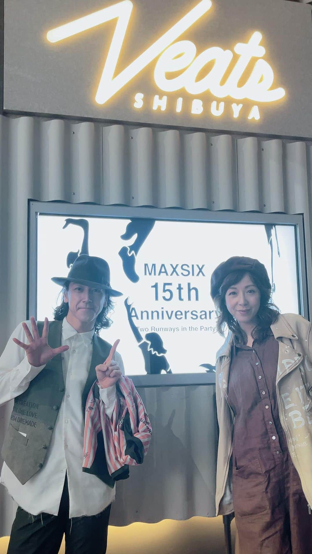 羽野晶紀のインスタグラム：「昨夜は渋谷へ〜　#MAXSIX 15周年のイベントへ夫婦で行きました😊 #ランウェイ　も　#洋服　も最高だった😍　#羽野晶紀　#おしゃれ　の季節ですよ〜😊」