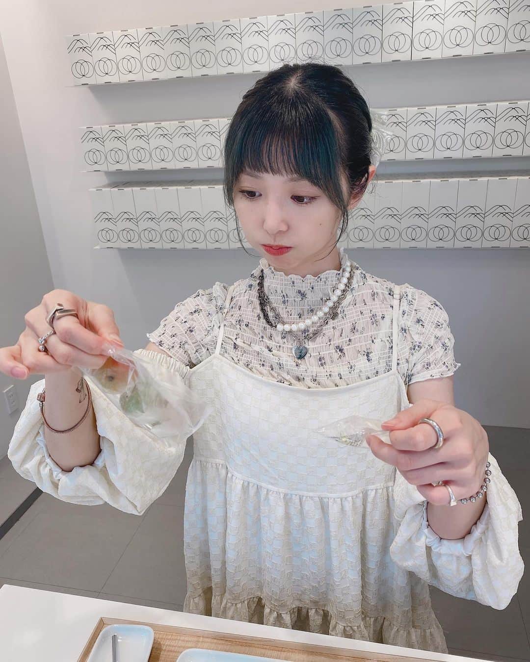 大場はるかのインスタグラム：「梅シロップ体験したぁ🫧 飲みにきて〜🍹🧊  #蝶矢 #鎌倉」
