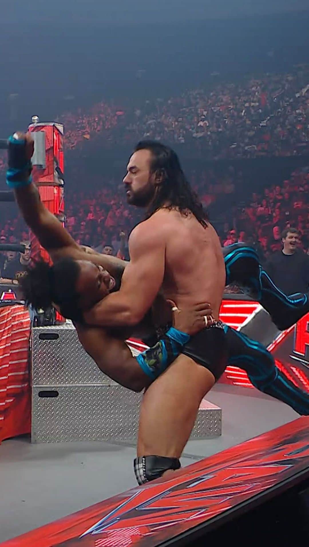 WWEのインスタグラム：「@dmcintyrewwe wasn’t playing around on #WWERaw 😳」