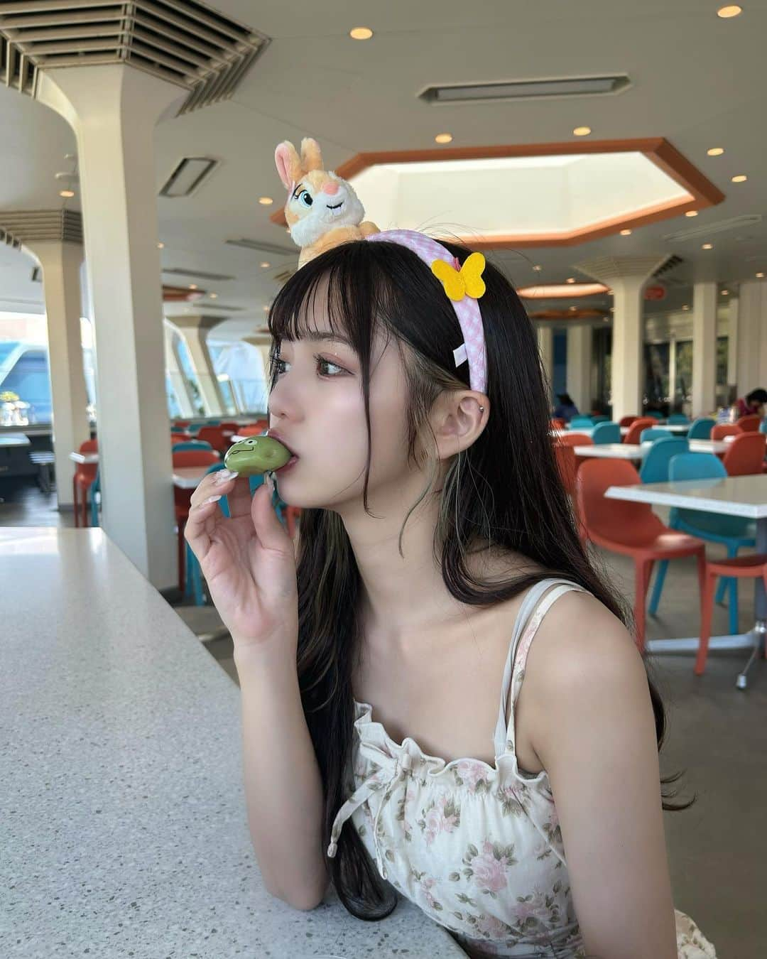 津代美月さんのインスタグラム写真 - (津代美月Instagram)「. 少し前に行った汗だくディズニーちゃん  灼熱で泣きそうだった 笑かしてくれる人募集だよ  久しぶりのリトルグリーンメン 🤧👍🏻  #ディズニー #Disneyland #ディズニーランド #epine #ミスバニー #ミスバニーコーデ」9月13日 22時59分 - __tsushiromizuki