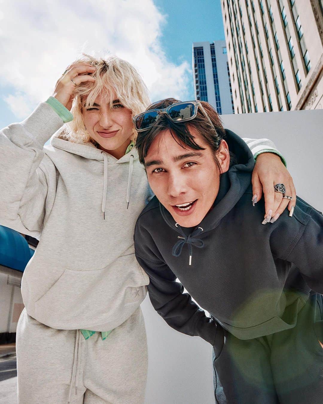 converseさんのインスタグラム写真 - (converseInstagram)「Meet Gold Standard🏅our all-new premium apparel collection designed for optimal comfort and effortless style #CreateNext   Shop the full collection, seen here on @evanmock and @lilsabotage, now on Converse.com.」9月13日 23時00分 - converse