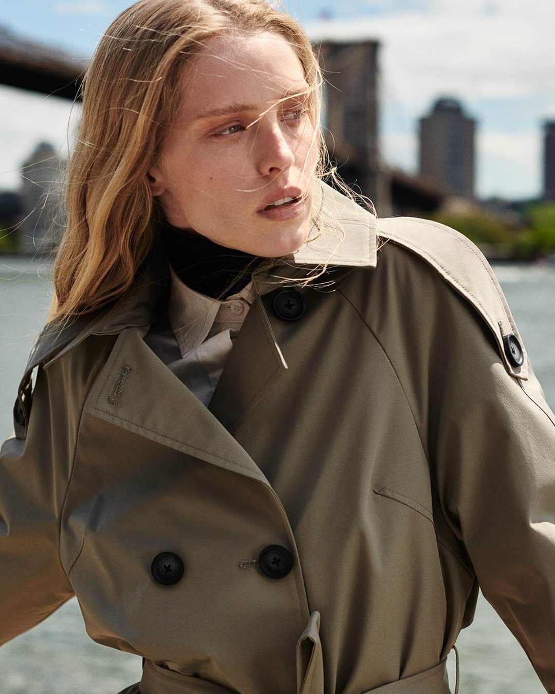 DKNYのインスタグラム：「Case closed: we’ve found your new fall coat.  @abbychampion on the east side for #DKNYFORYOU」