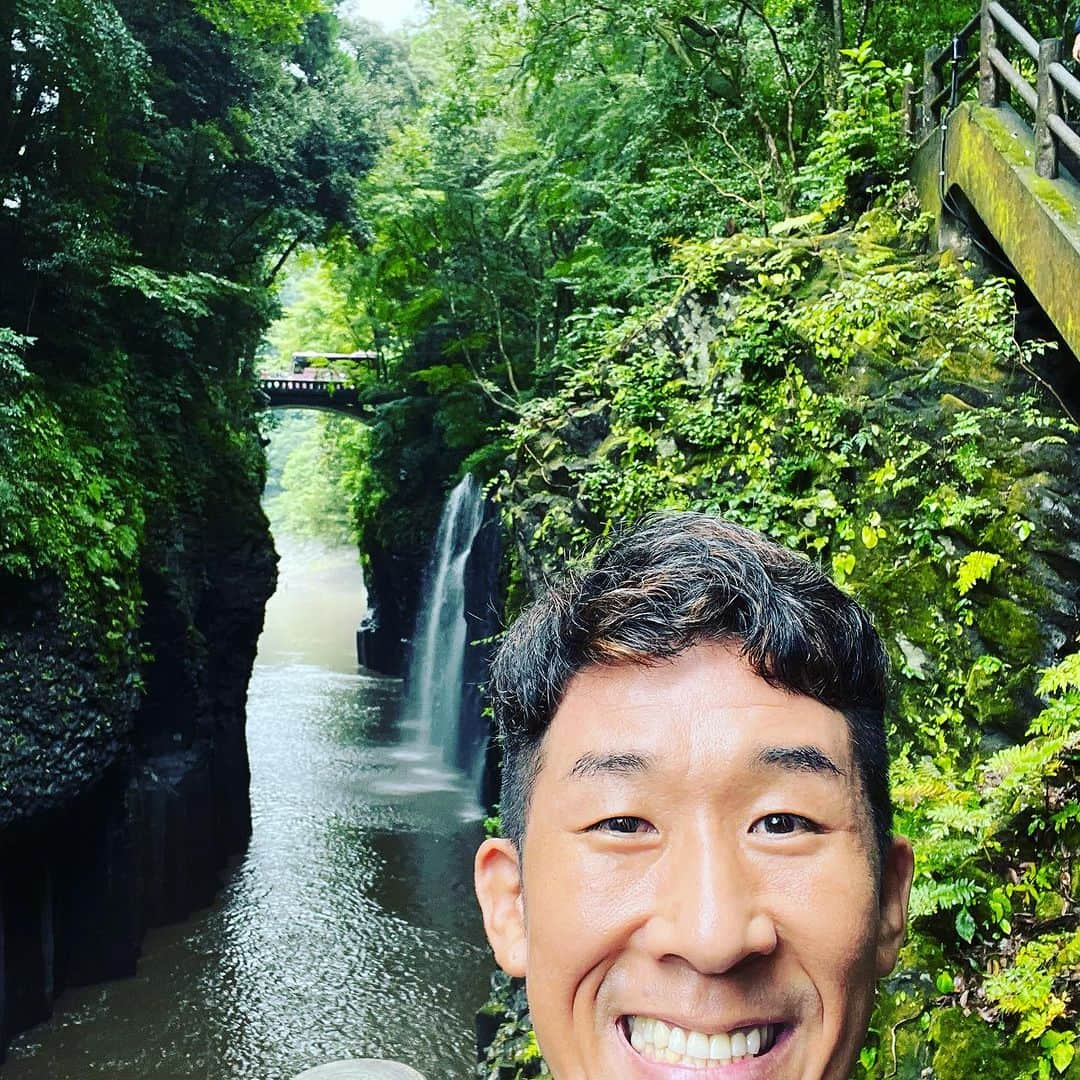 田村裕さんのインスタグラム写真 - (田村裕Instagram)「下を向くのはまだ早い。人生にやる気を失うのはまだ早い。  自分の才能はどこにあるかわからない。とにかく何かをやってみよう。  何歳になっても何かを初めてみるべきだ！  #今日は笑えた? #笑えなかったとしても大丈夫 #僕が笑ってる #麒麟田村 #タムラ433 #smile #미소 #χαμόγελ #sonreír #gülümseme #ยิ้ม #全力笑顔」9月13日 23時02分 - hiroshi9393