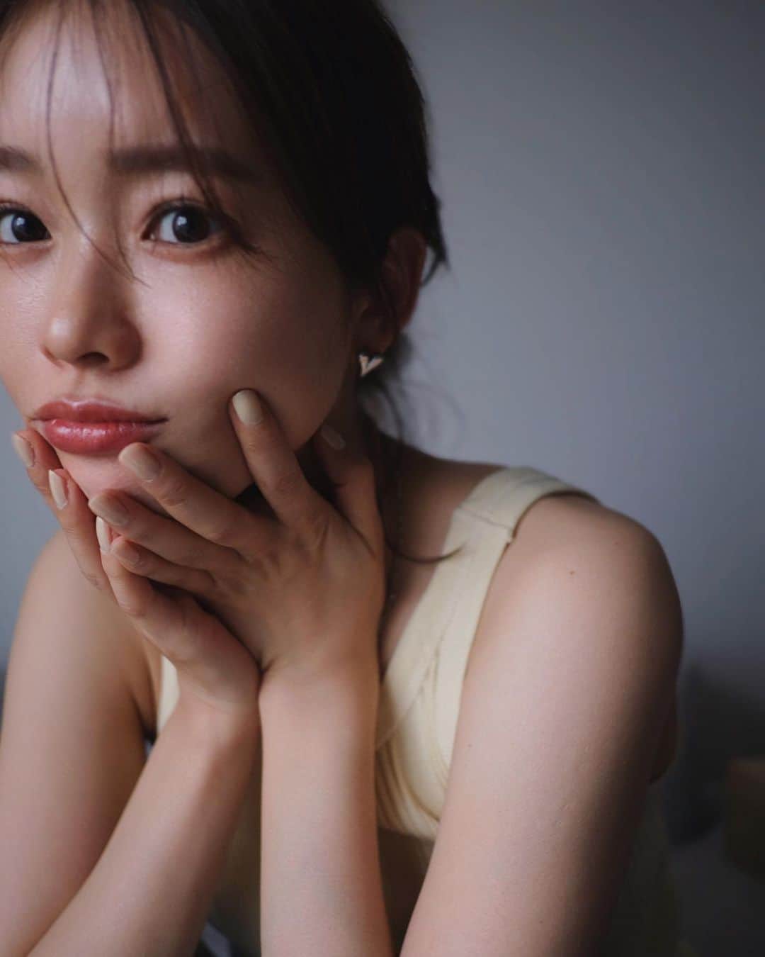 のインスタグラム：「お気に入りネイルたち💫 い、、一応こういったお仕事をしてるので 先取りファッションなどご紹介したいところだけど、 もうちょっと だいすきな夏服も楽しませてもらいます(暑)  力作のフレンチペディキュア 手にラメフレンチもやってたのに撮り忘れてた〜🤩 #猪鼻ネイル  #買った秋服や日頃の私服などは #サブスクストーリーでリアルタイムに載せています♡ #映えなすぎる写真と共に🤳🤫」