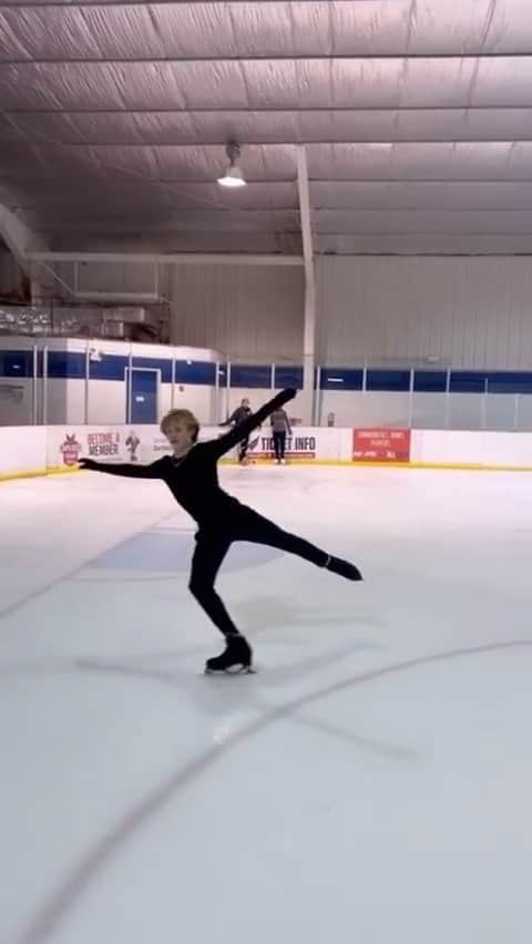 イリア・マリニンのインスタグラム：「Preparing for the first competition of the season. See you in Montreal. 🇨🇦」