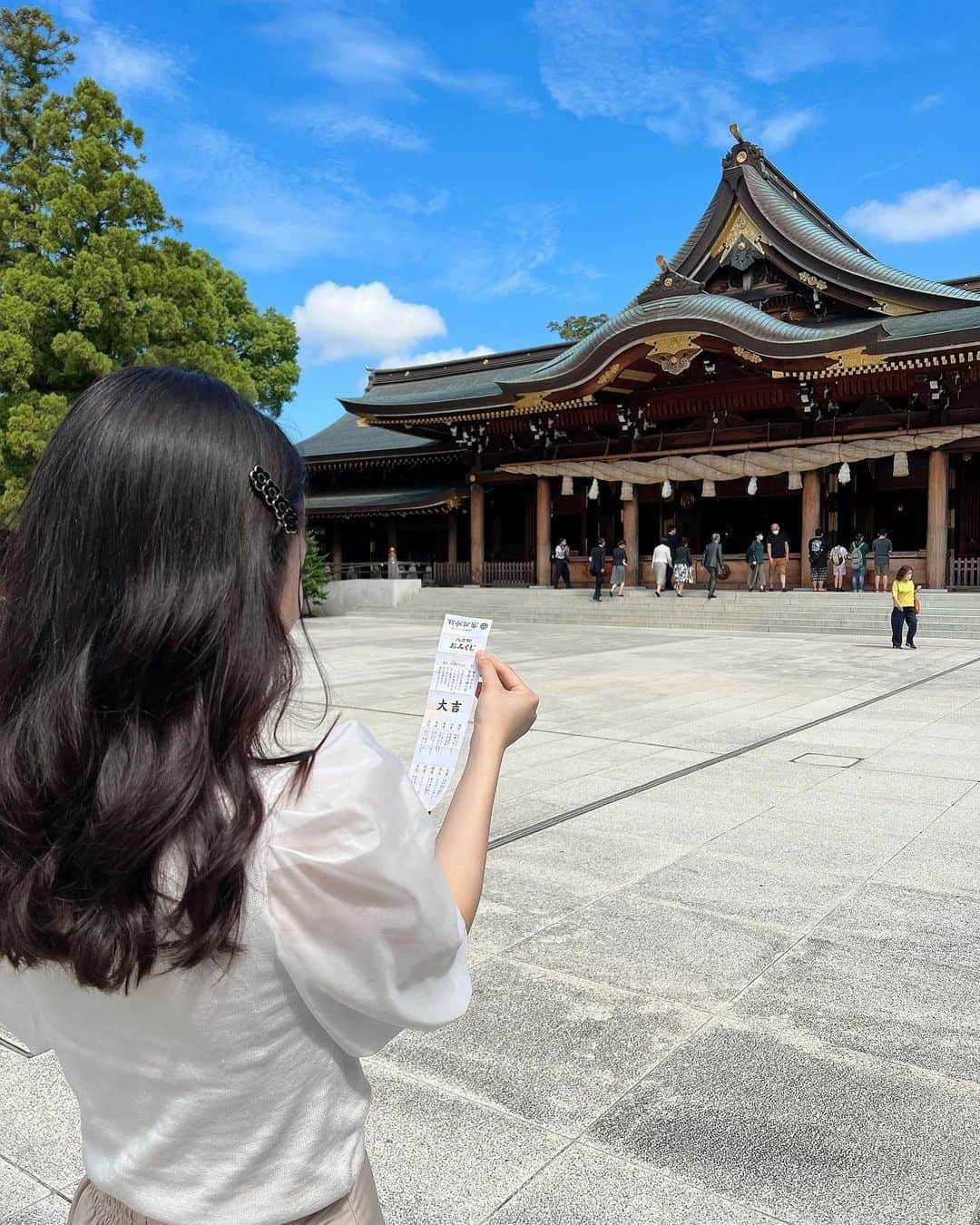 高山璃奈さんのインスタグラム写真 - (高山璃奈Instagram)「⁡誕生日の日は朝から神社で参拝し、 一年間のお礼を伝えてきました！✨ ⁡ 数年ぶりにおみくじ引いたら大吉だった😆 ⁡ 幸先良いスタートを切れました🍀 ⁡ ⁡ この一年も、 今ある幸せに感謝して 心穏やかに過ごしていきたいと思います(*^^*) ⁡ #31thbirthday #アンチエイジング頑張らねば笑 #今年もよろしくお願いします🍀」9月13日 23時32分 - rina__takayama