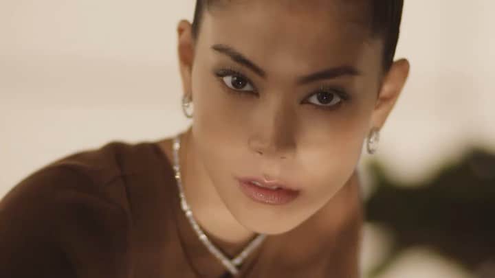 森星のインスタグラム：「@bulgari x @hikari   Serpenti 75th global campaign  Sty @sissy.vian Makeup @fulviafarolfi  Hair @pierpaololaihair」