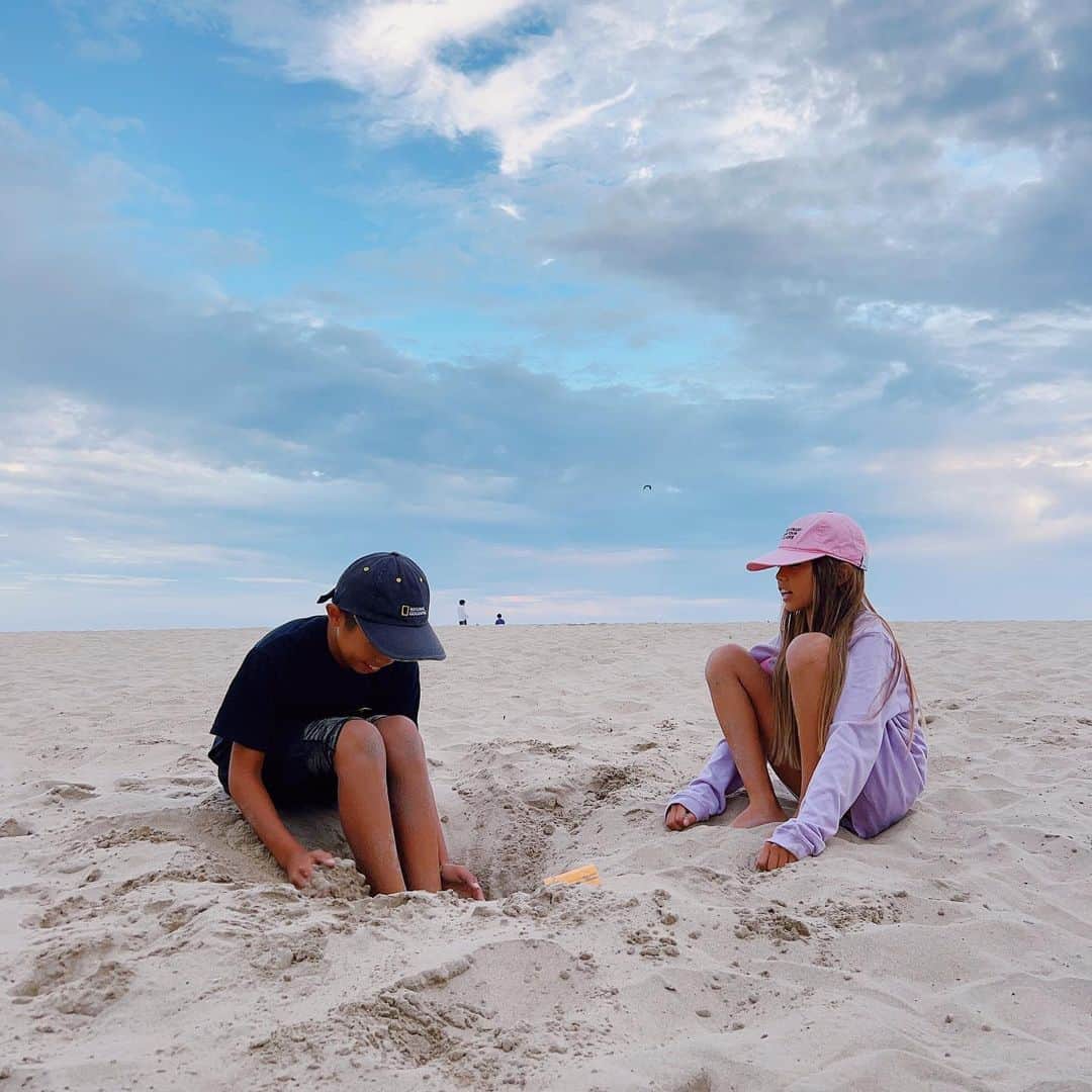西山美希子さんのインスタグラム写真 - (西山美希子Instagram)「ドタバタと無事LAに到着🇺🇸 今回のステイは仕事上初のニューポートビーチ。とてもステキなところで気に入りました。長時間なフライトにぐだぐだな子どもたち。さっそく明日から学校に通います🏫」9月13日 23時31分 - mariaclove